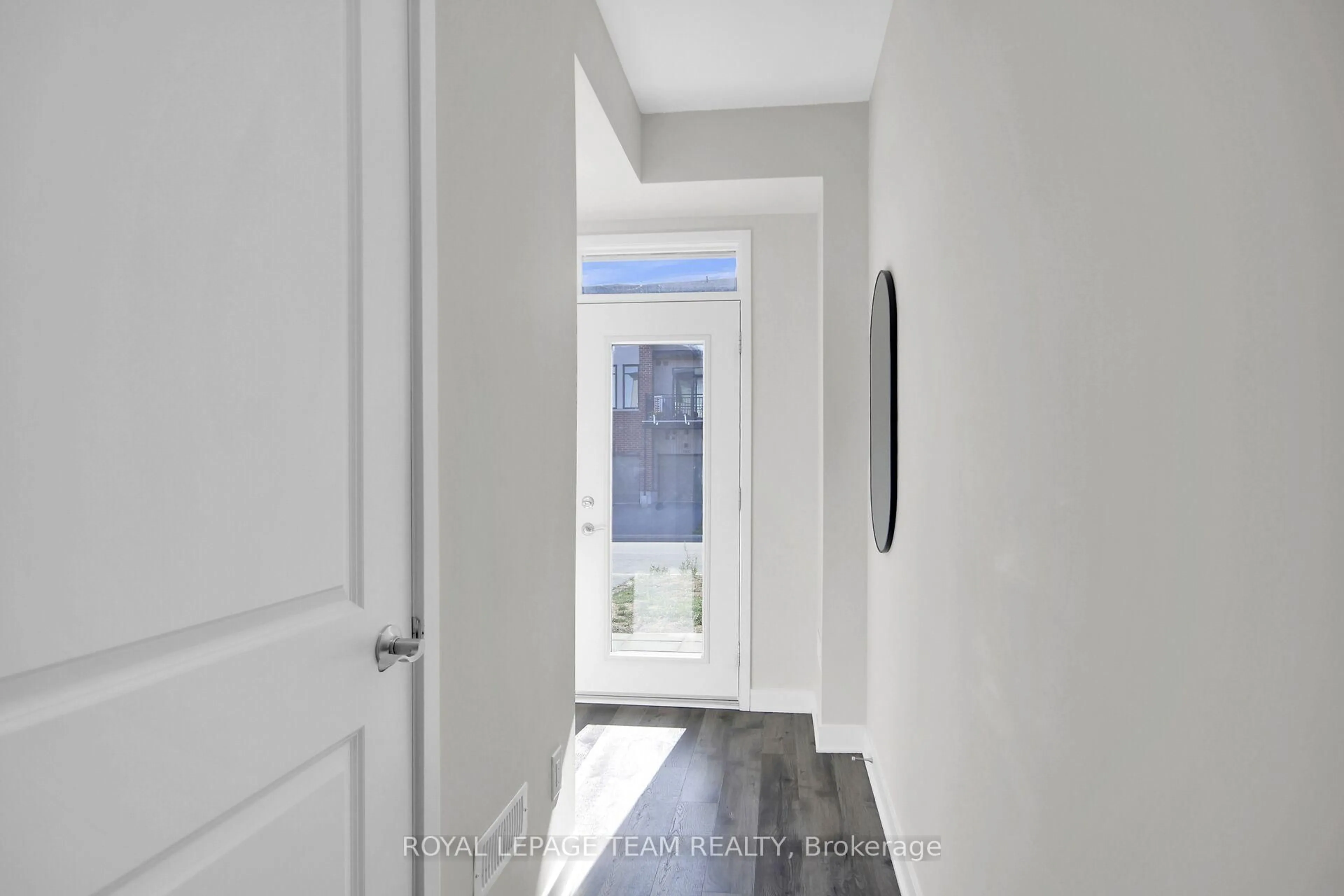 Indoor entryway for 164 Visor Private, Ottawa Ontario K2V 0S6