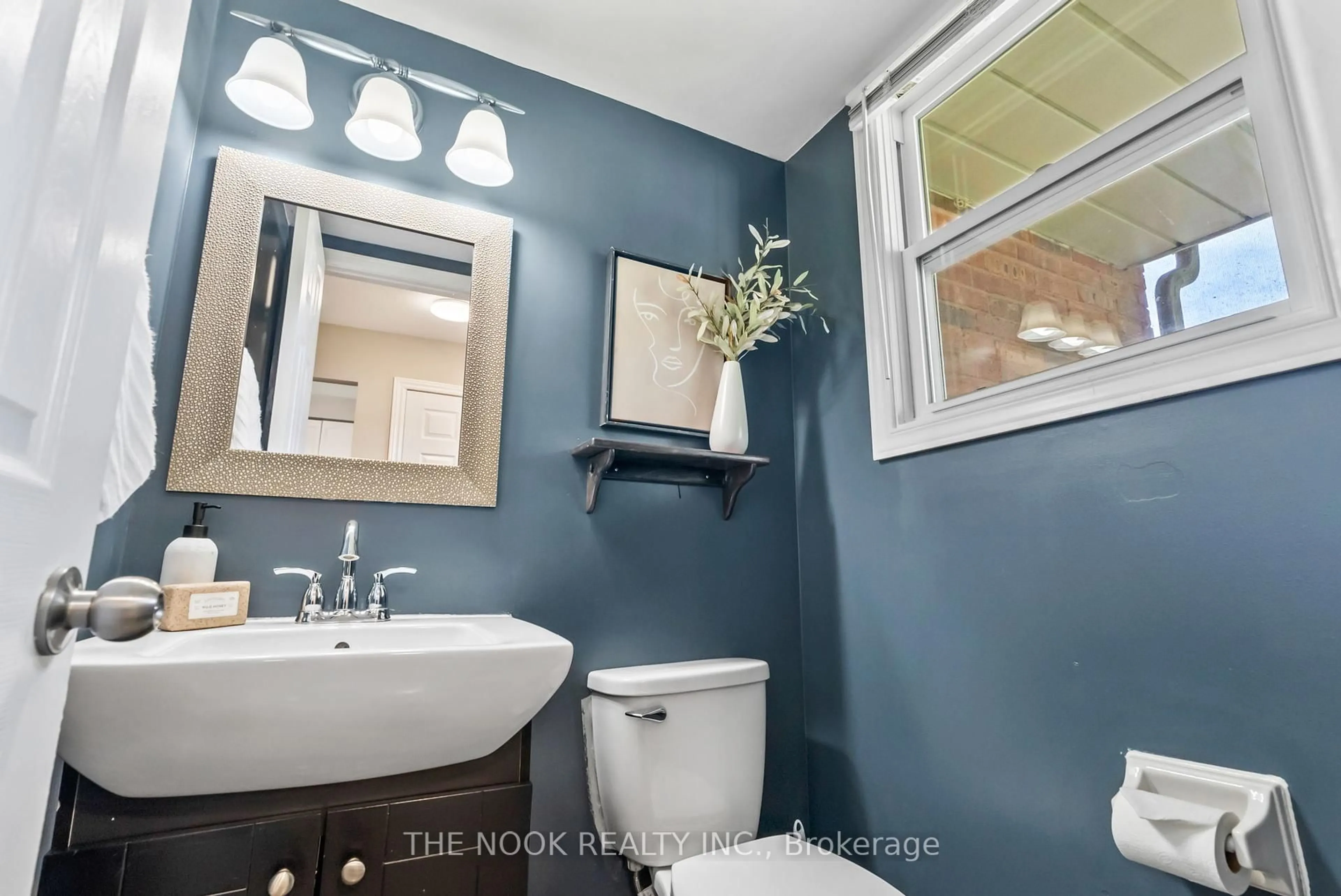 Standard bathroom, ceramic/tile floor for 136 Peacock Blvd, Port Hope Ontario L1A 4G2