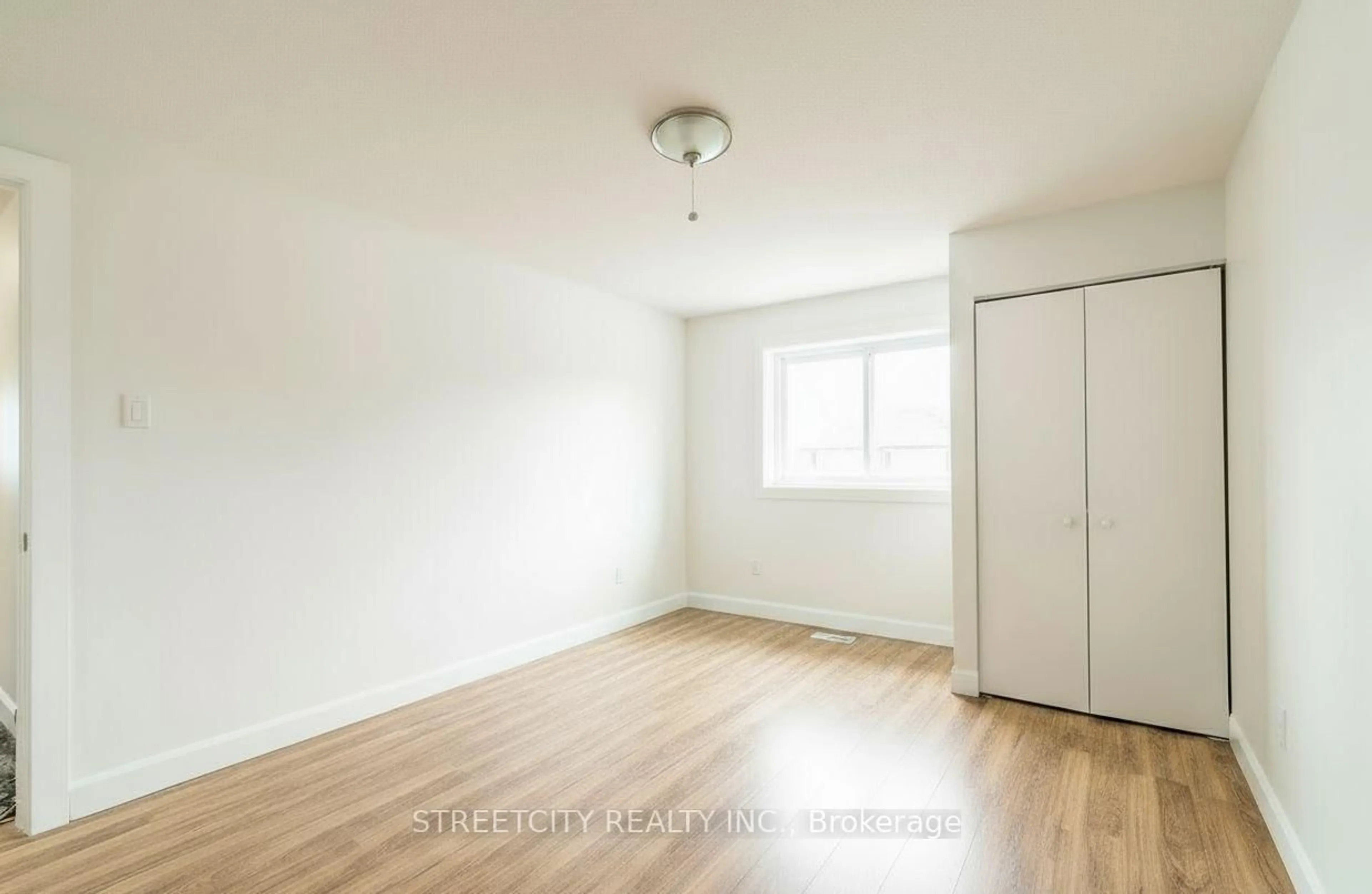 A pic of a room for 43 Renny Cres, London South Ontario N6E 2C4