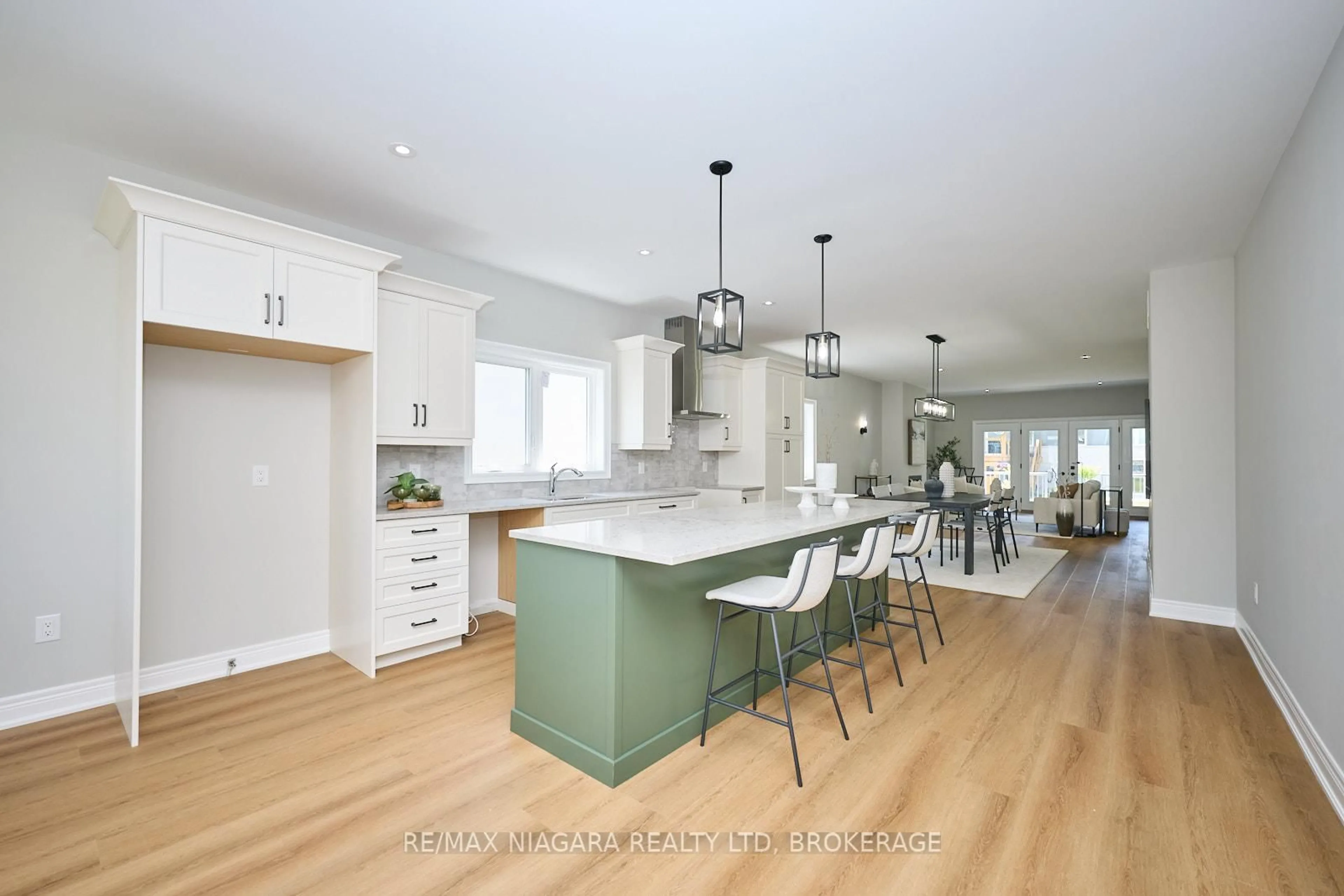 Open concept kitchen, unknown for 21 Sunrise Crt, Fort Erie Ontario L0S 1N0