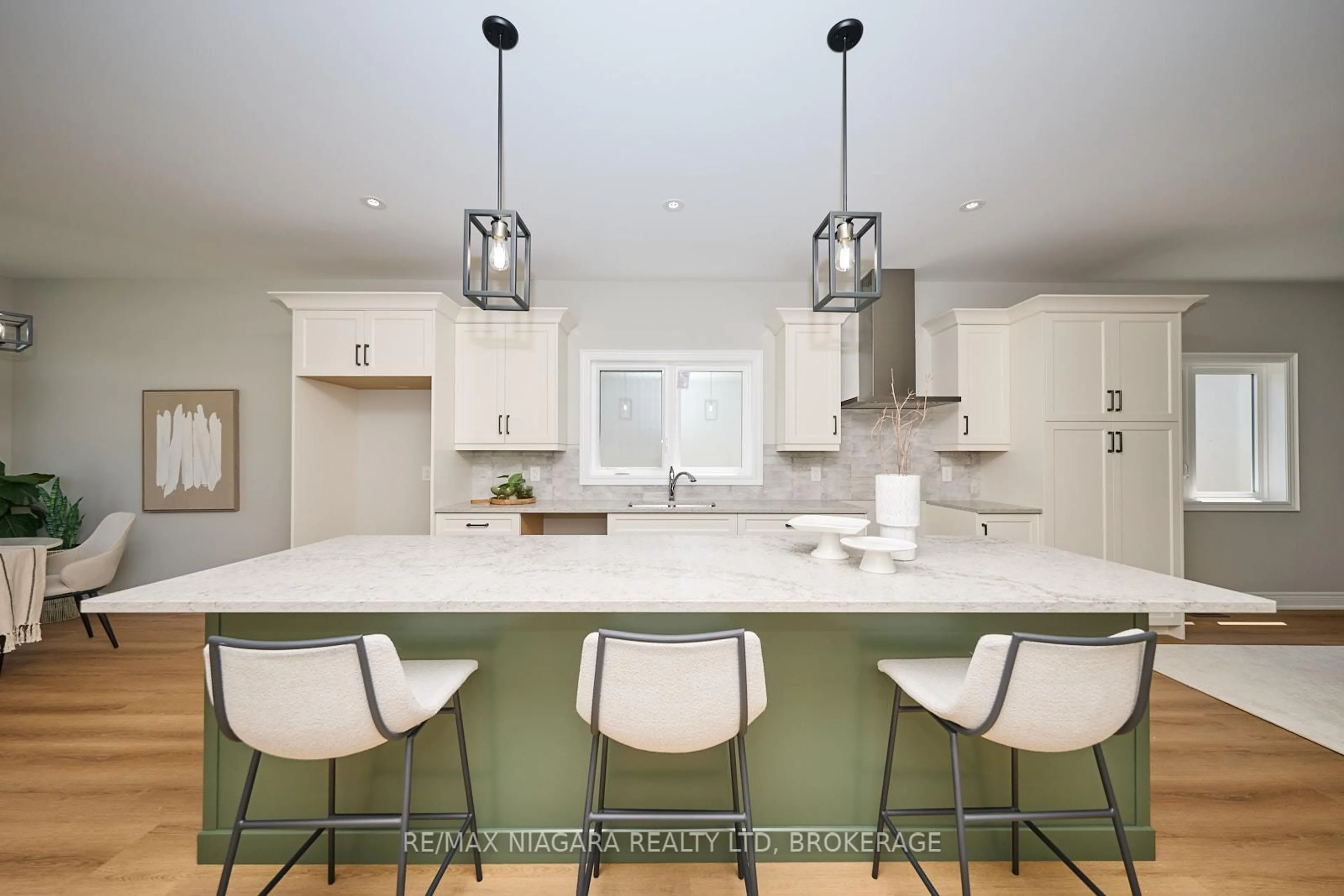 Contemporary kitchen, ceramic/tile floor for 21 Sunrise Crt, Fort Erie Ontario L0S 1N0
