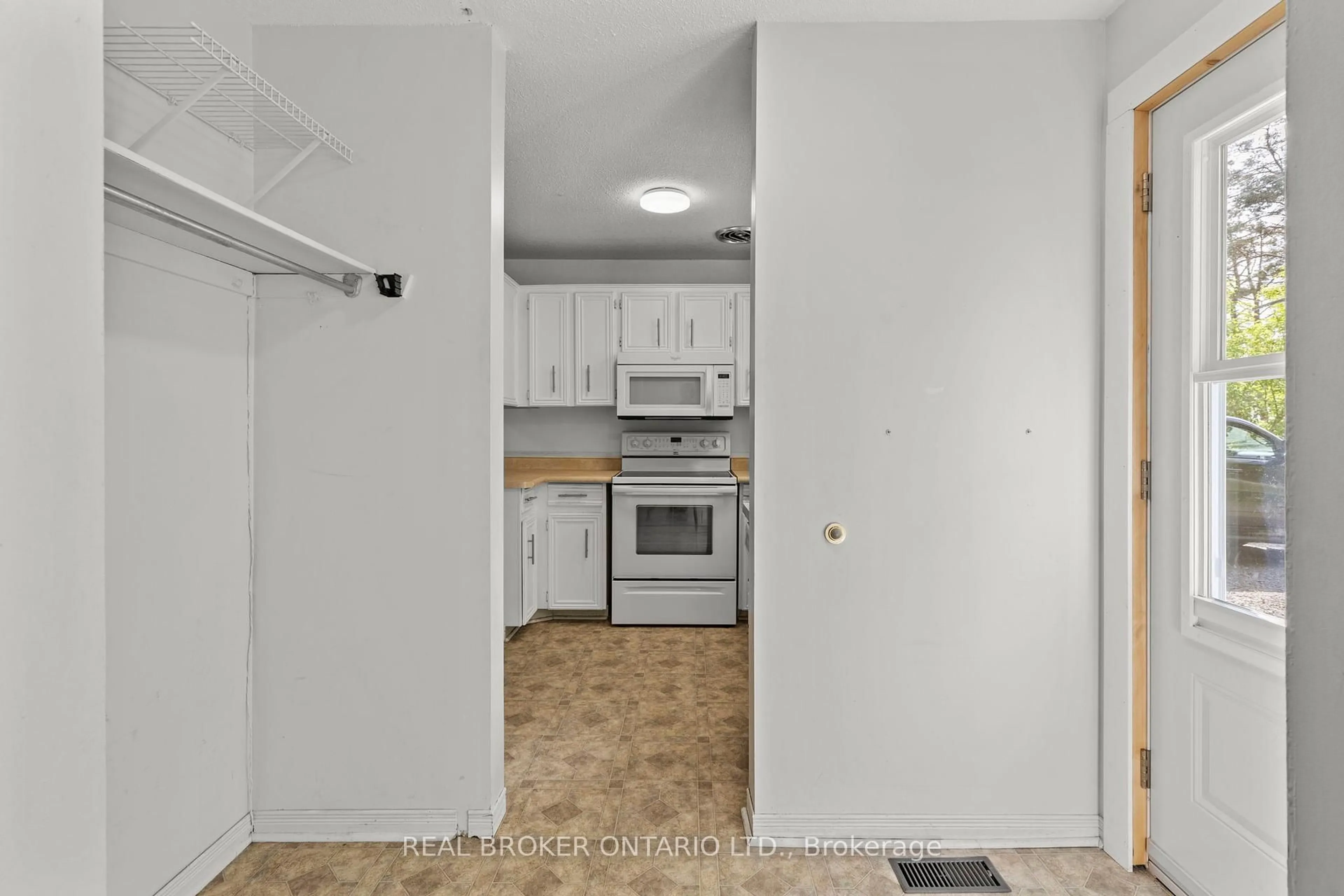 Standard kitchen, unknown for 180 Bakery Lane, Gravenhurst Ontario P1P 1R2