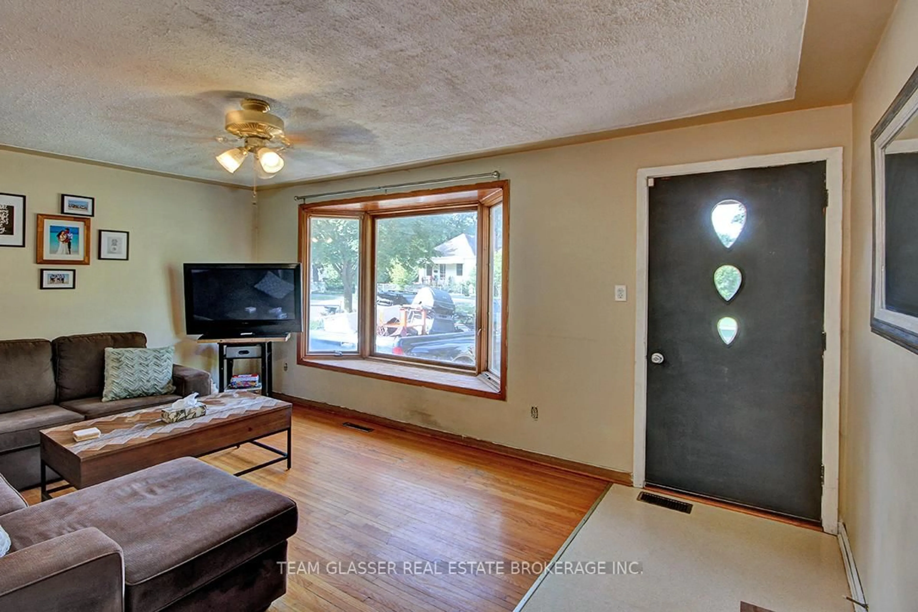 Living room with furniture, unknown for 58 STUART St, London East Ontario N5Y 1S3