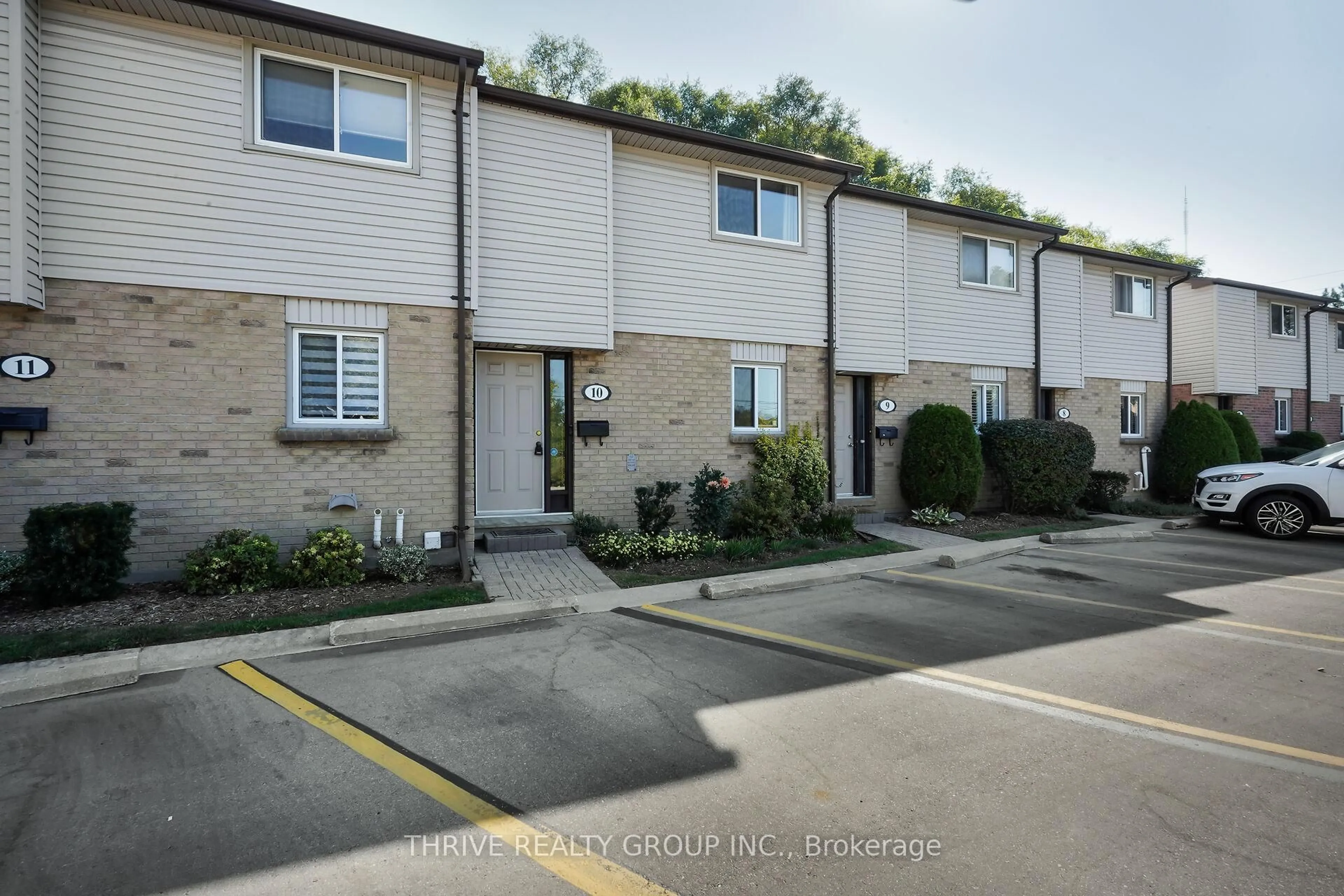 A pic from outside/outdoor area/front of a property/back of a property/a pic from drone, street for 215 Commissioners Rd #10, London South Ontario N6J 1X9