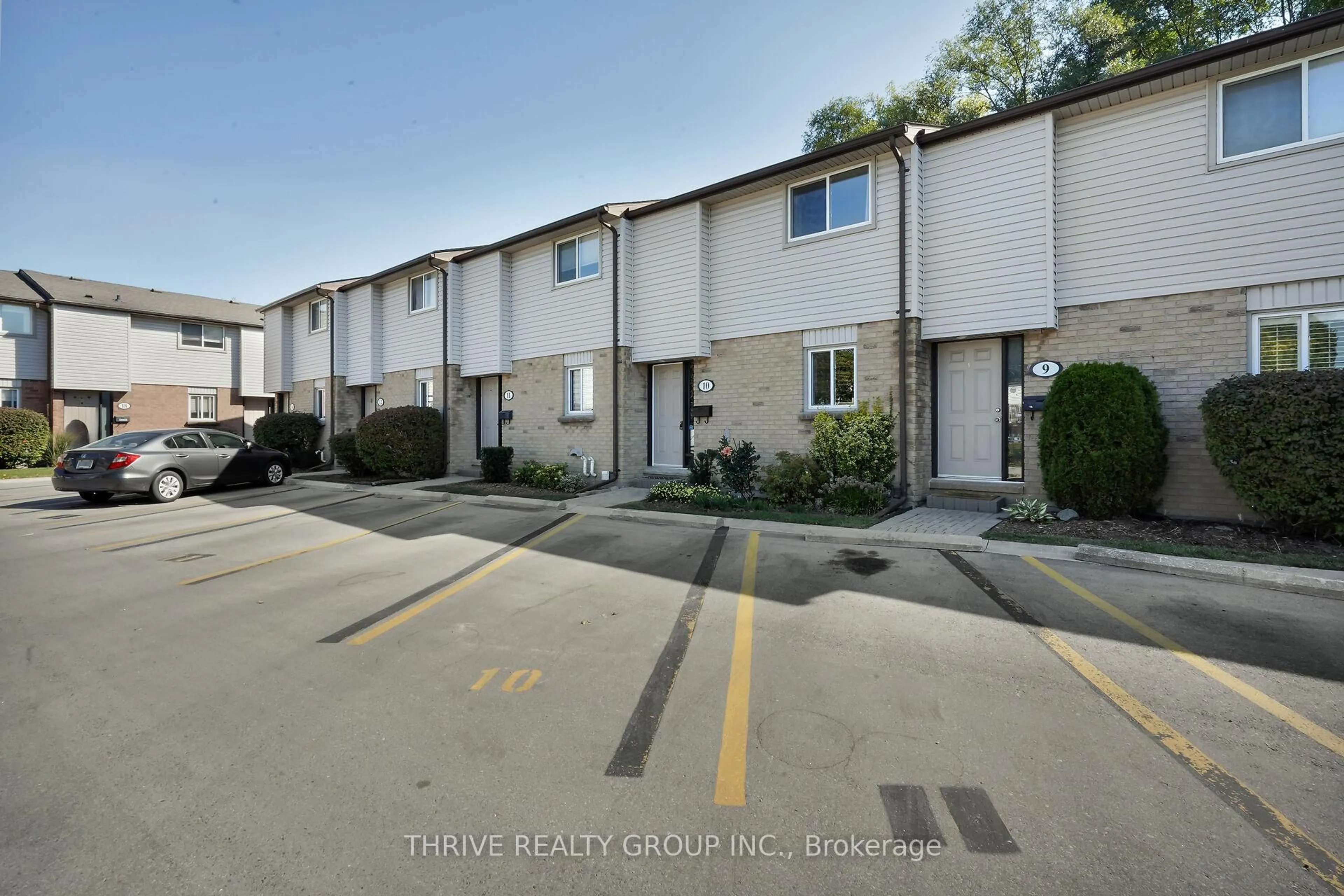 Unknown for 215 Commissioners Rd #10, London South Ontario N6J 1X9