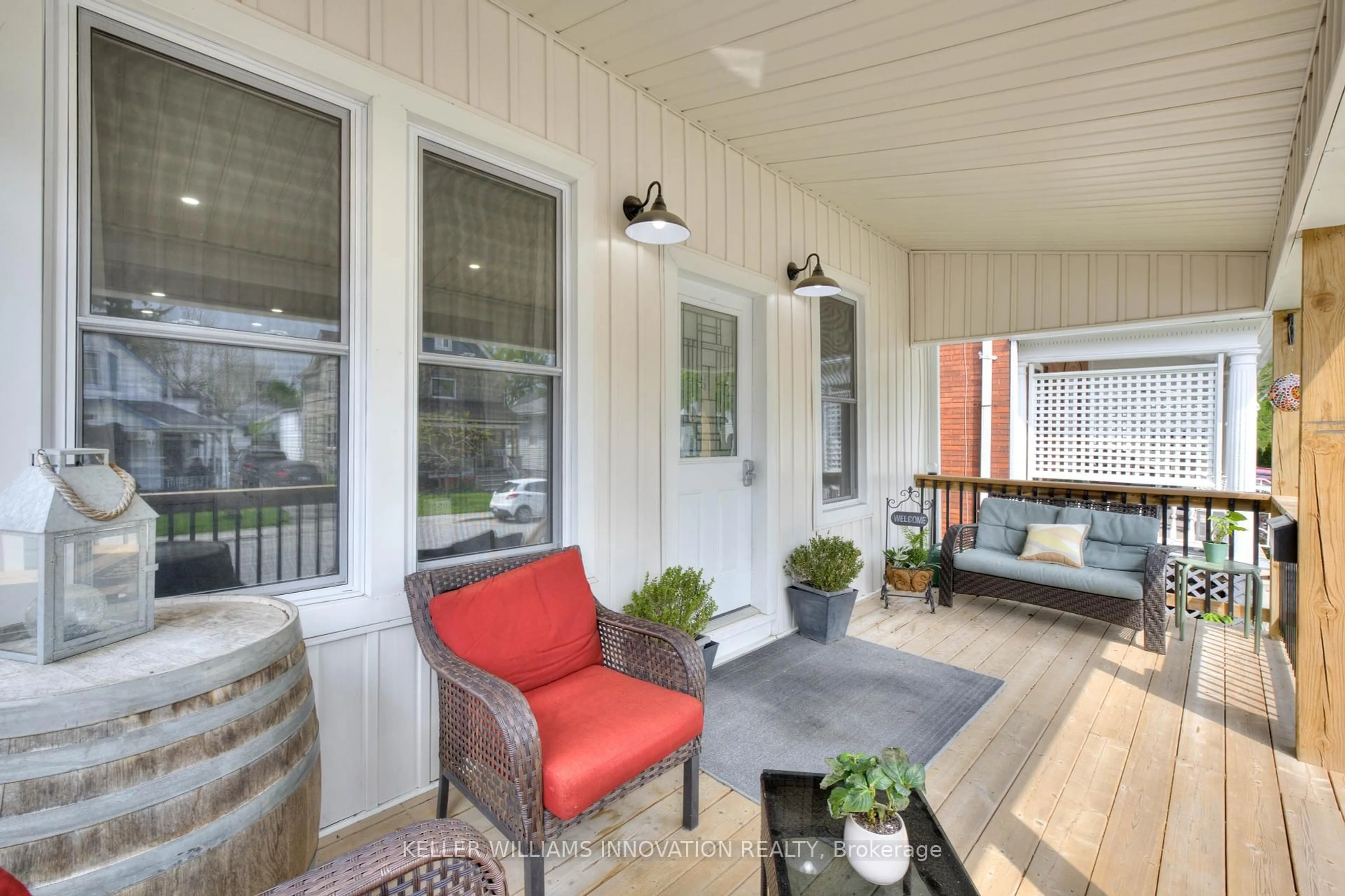 Patio, street for 43 Elizabeth St, St. Thomas Ontario N5R 2X2