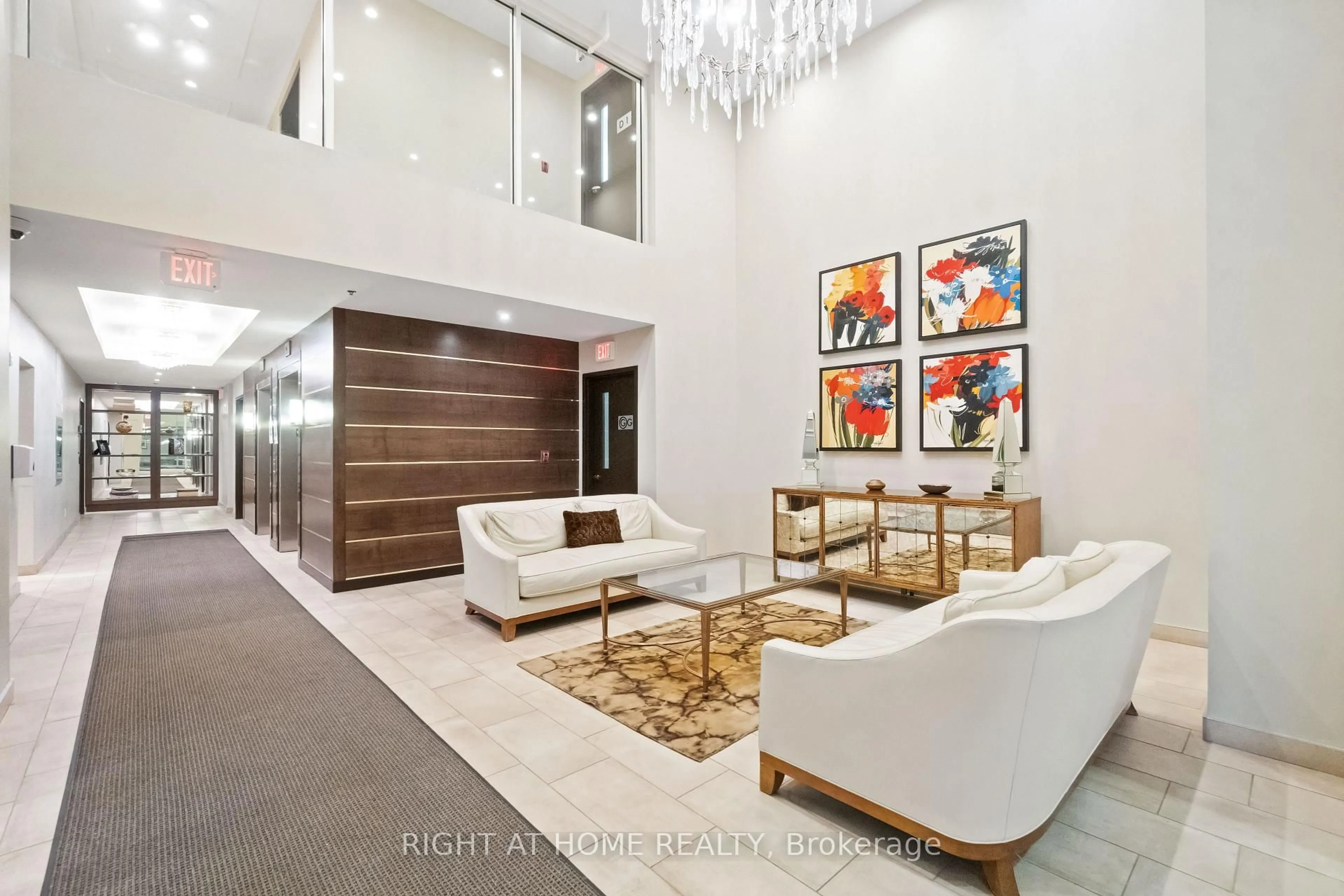 Indoor foyer for 98 Richmond Rd #501, Ottawa Ontario K1Z 0B2
