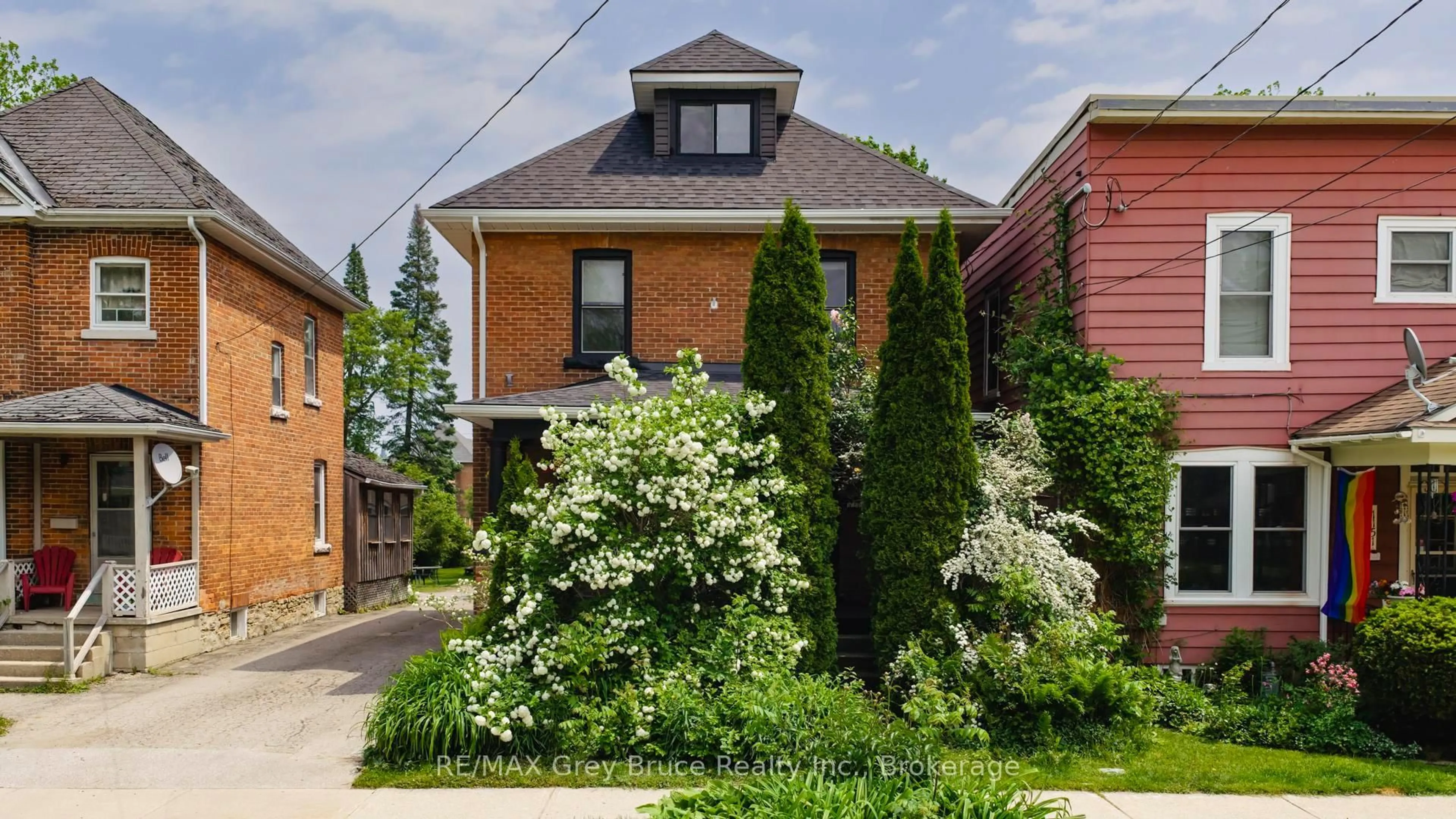 Home with brick exterior material, street for 1155 3rd Ave, Owen Sound Ontario N4K 4P9