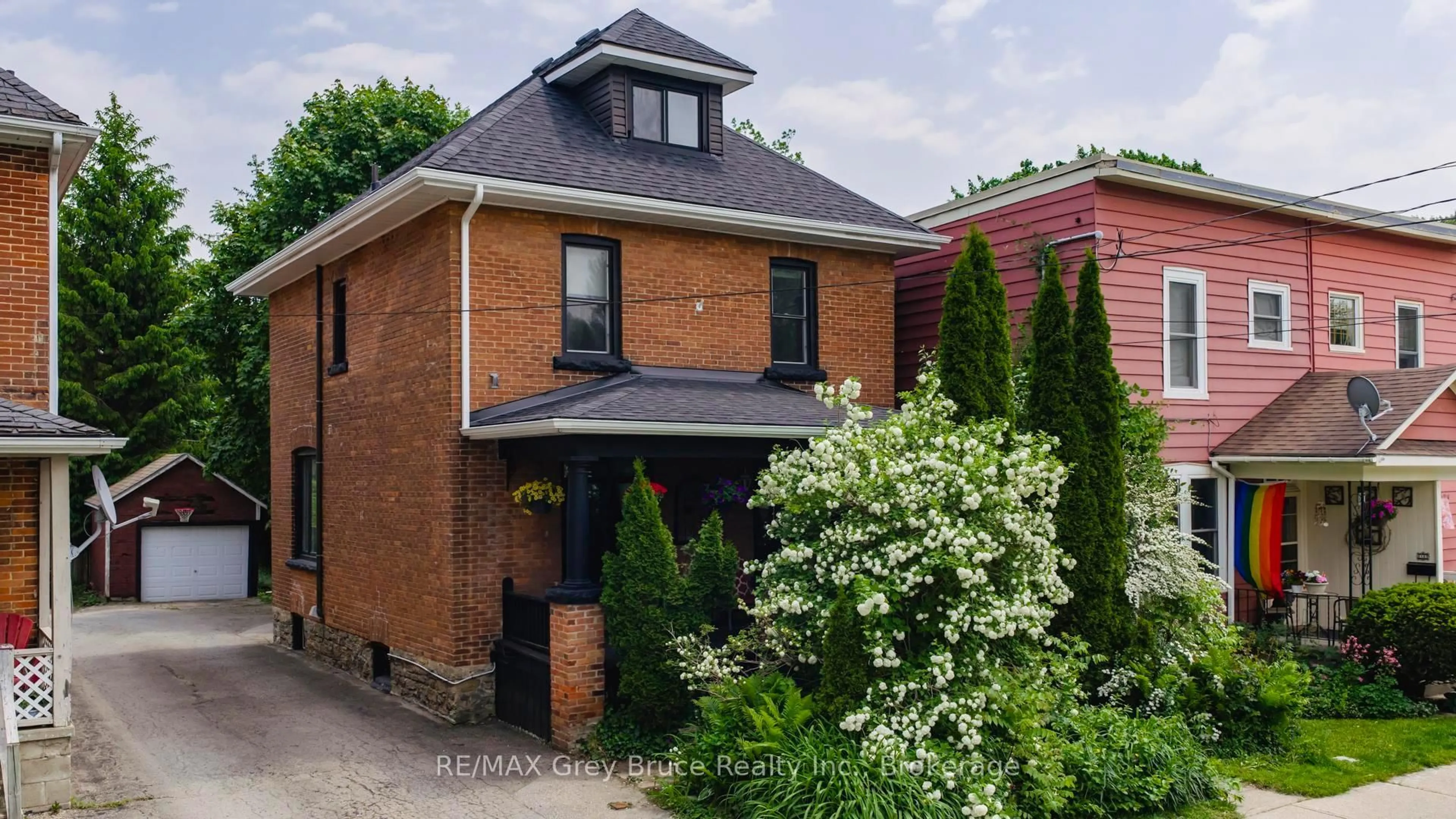 Home with brick exterior material, street for 1155 3rd Ave, Owen Sound Ontario N4K 4P9