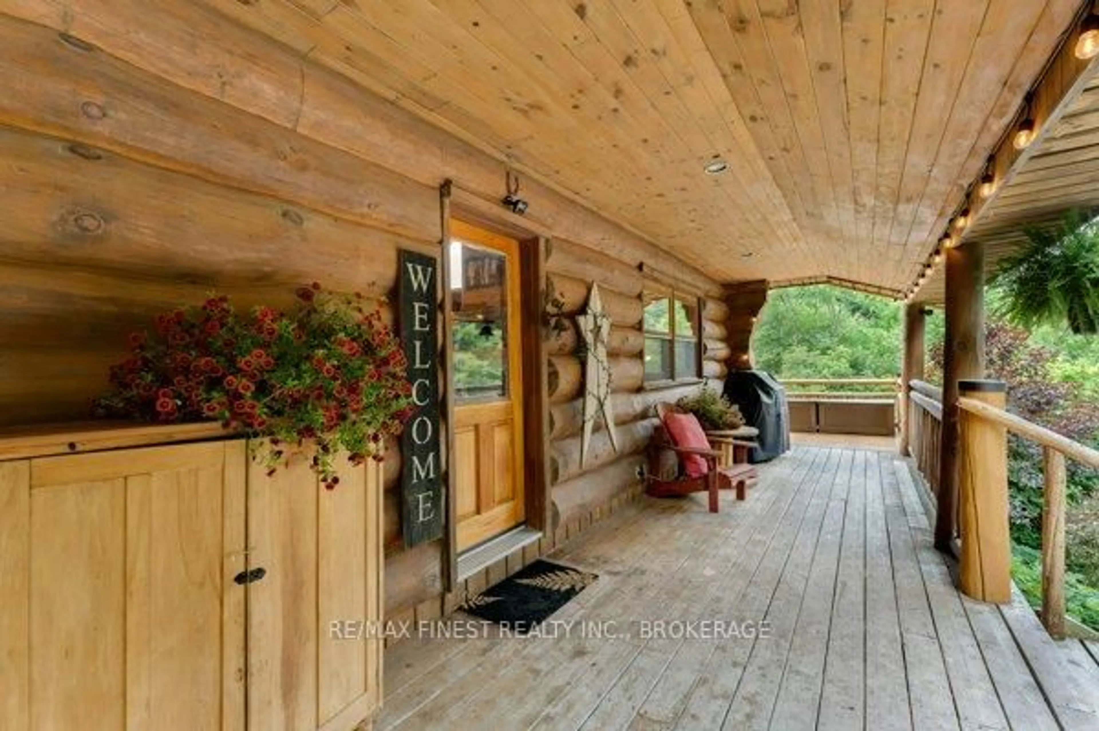 Indoor entryway for 5006 Wallace Rd, Harrowsmith Ontario K0H 1V0
