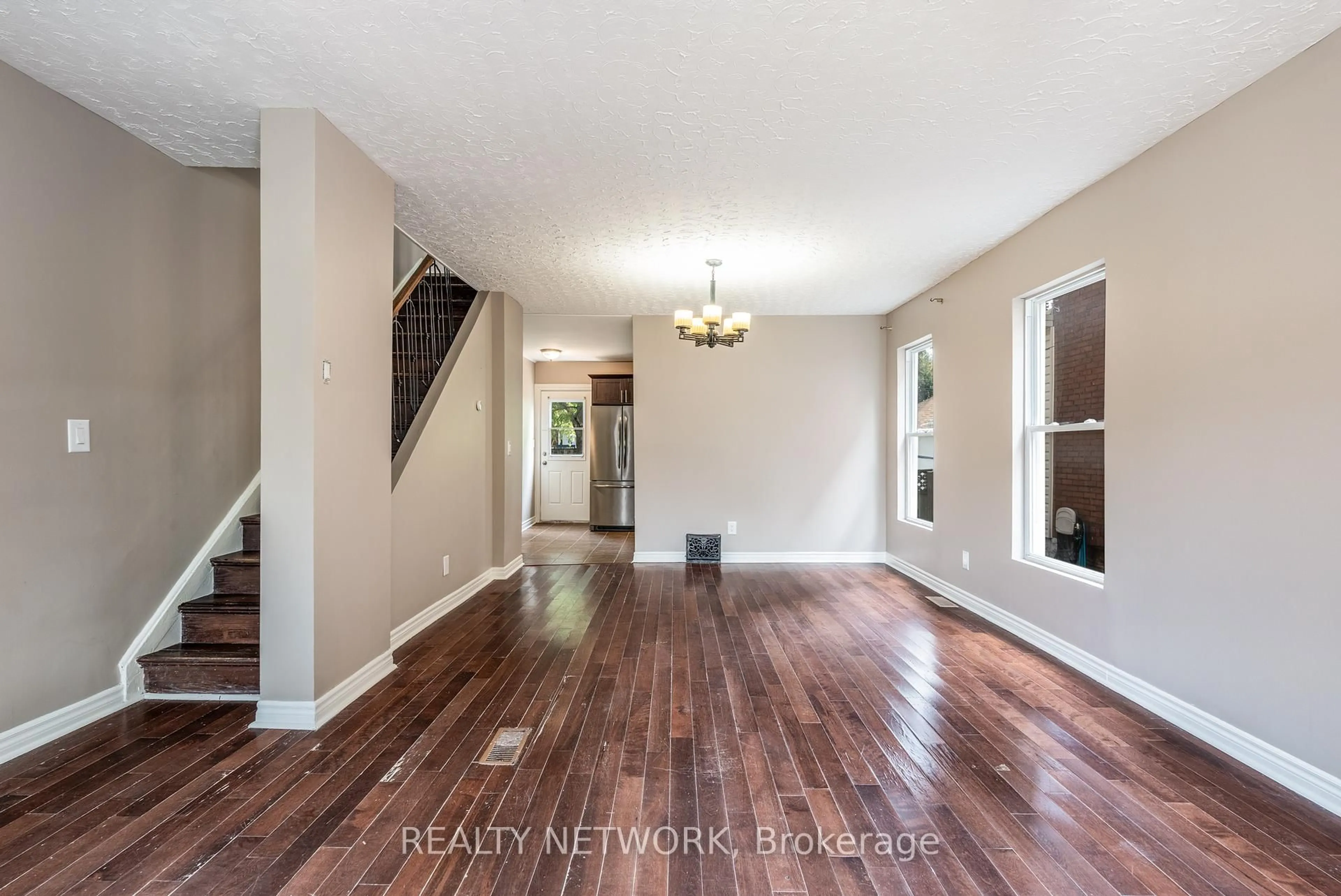 Indoor entryway for 128 Kensington Ave, Hamilton Ontario L8L 7N5
