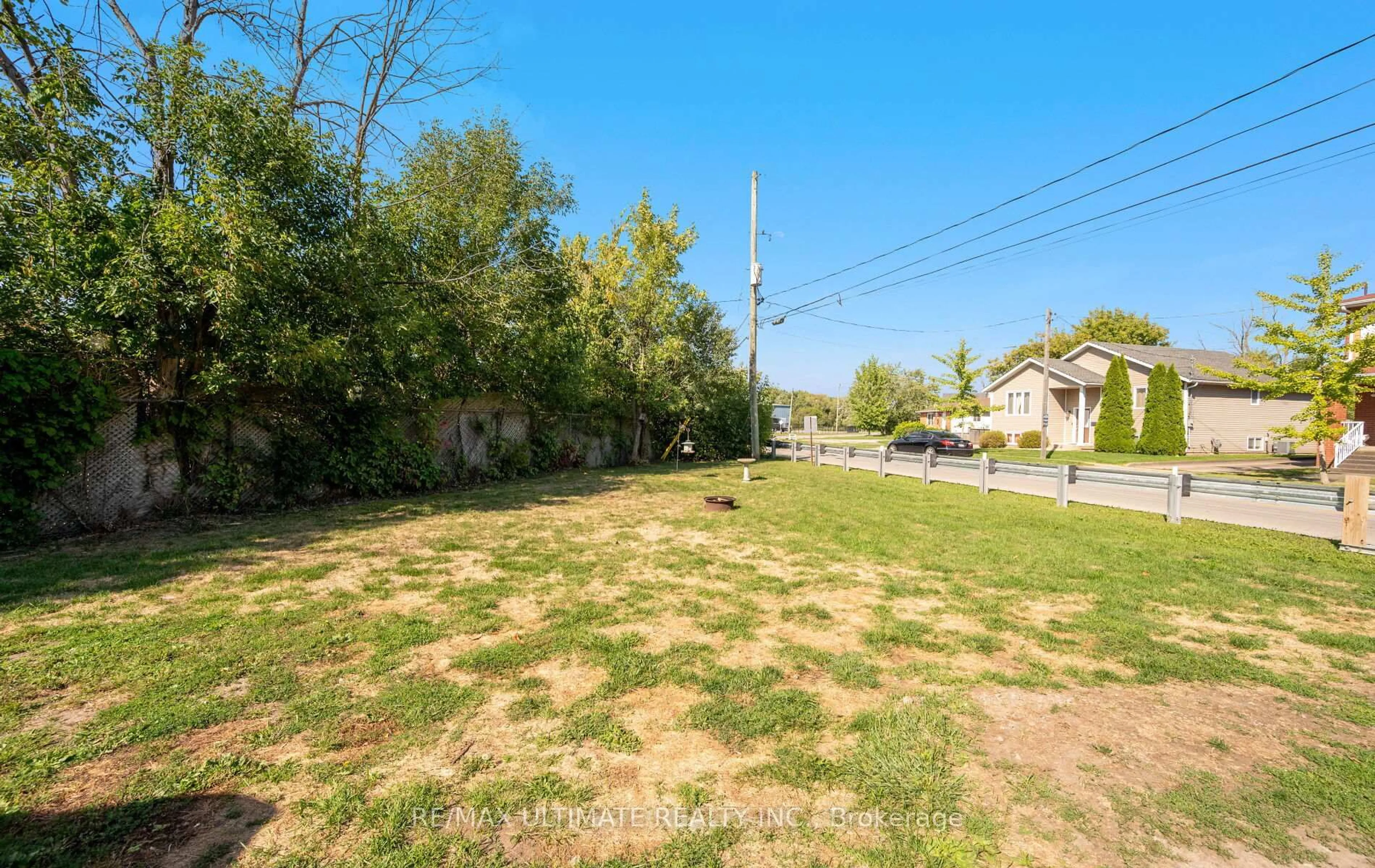 Patio, street for 21 Russell St, Fort Erie Ontario L2A 4C1