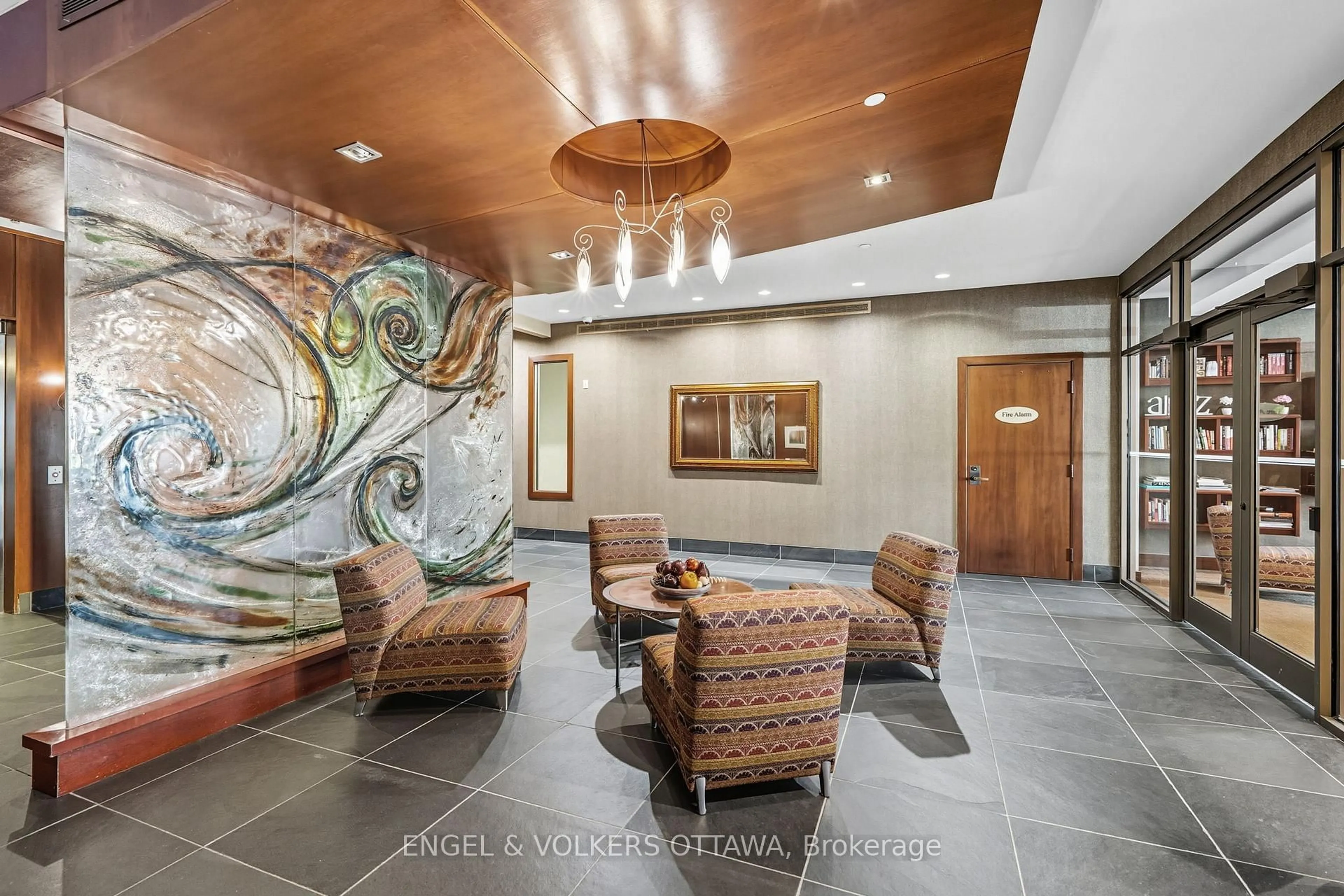 Lobby for 320 Mcleod St #403, Ottawa Ontario K2P 1A3