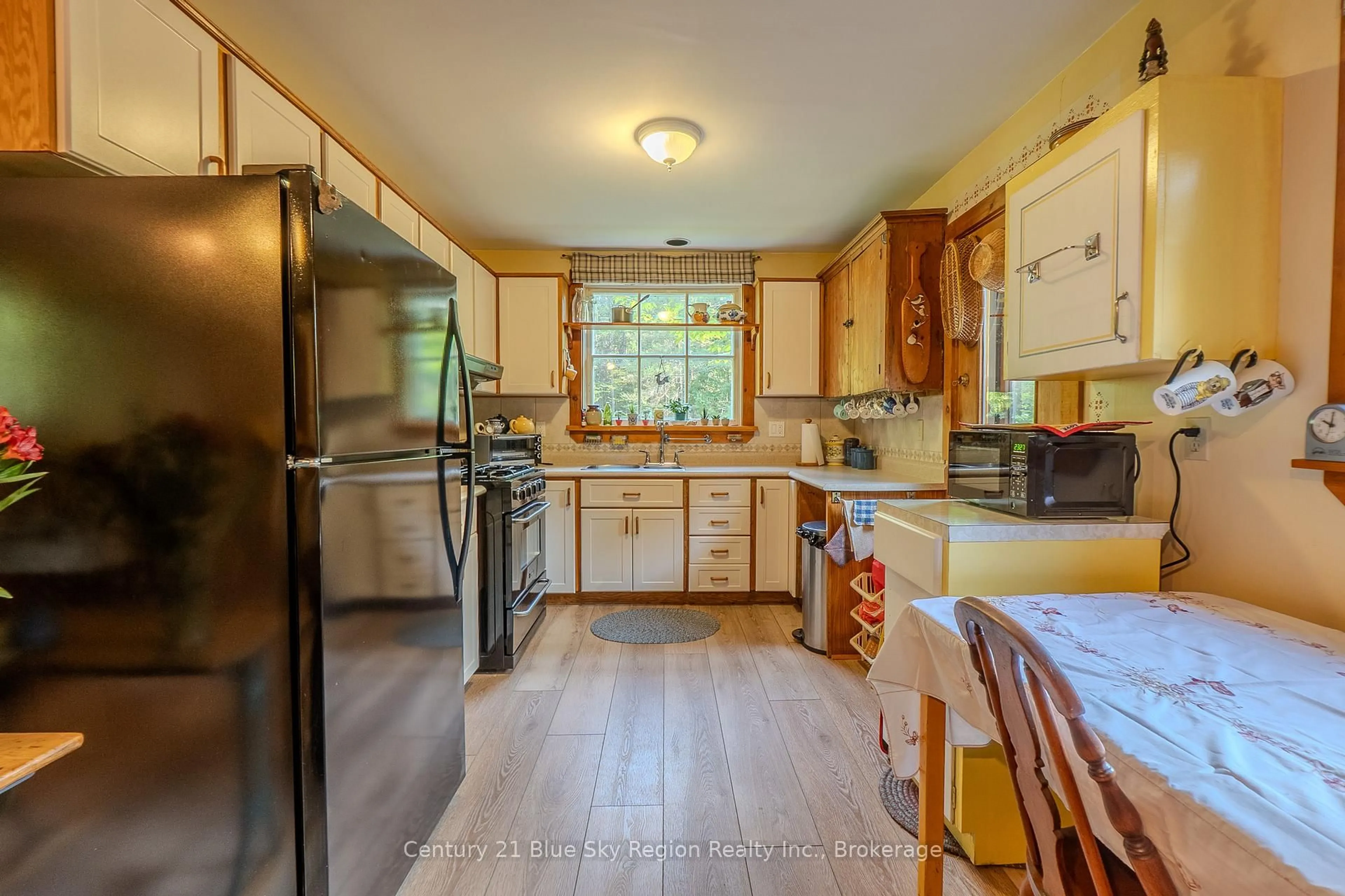 Standard kitchen, unknown for 435 Lees Rd, North Bay Ontario P1B 8G4