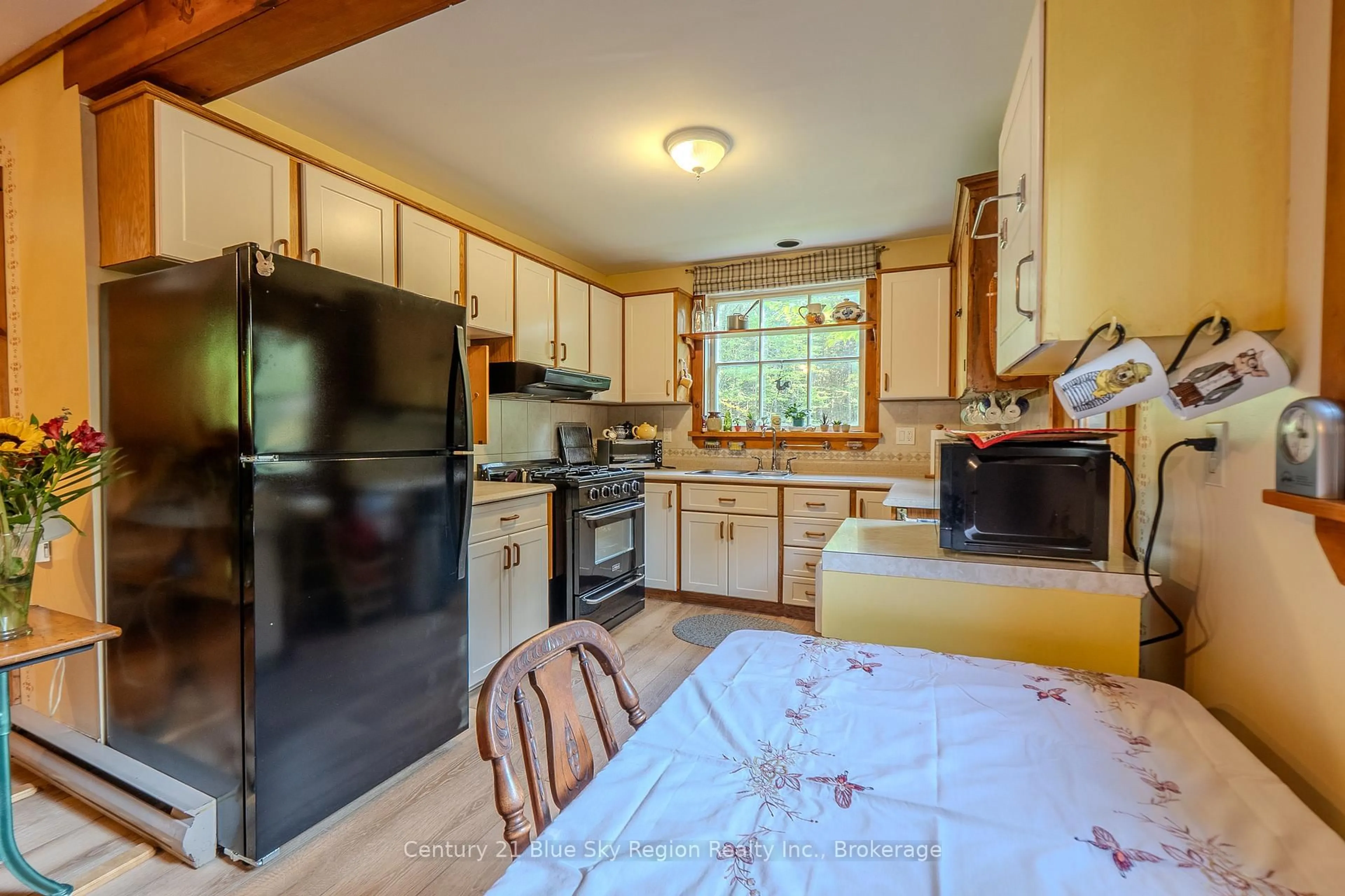 Standard kitchen, unknown for 435 Lees Rd, North Bay Ontario P1B 8G4