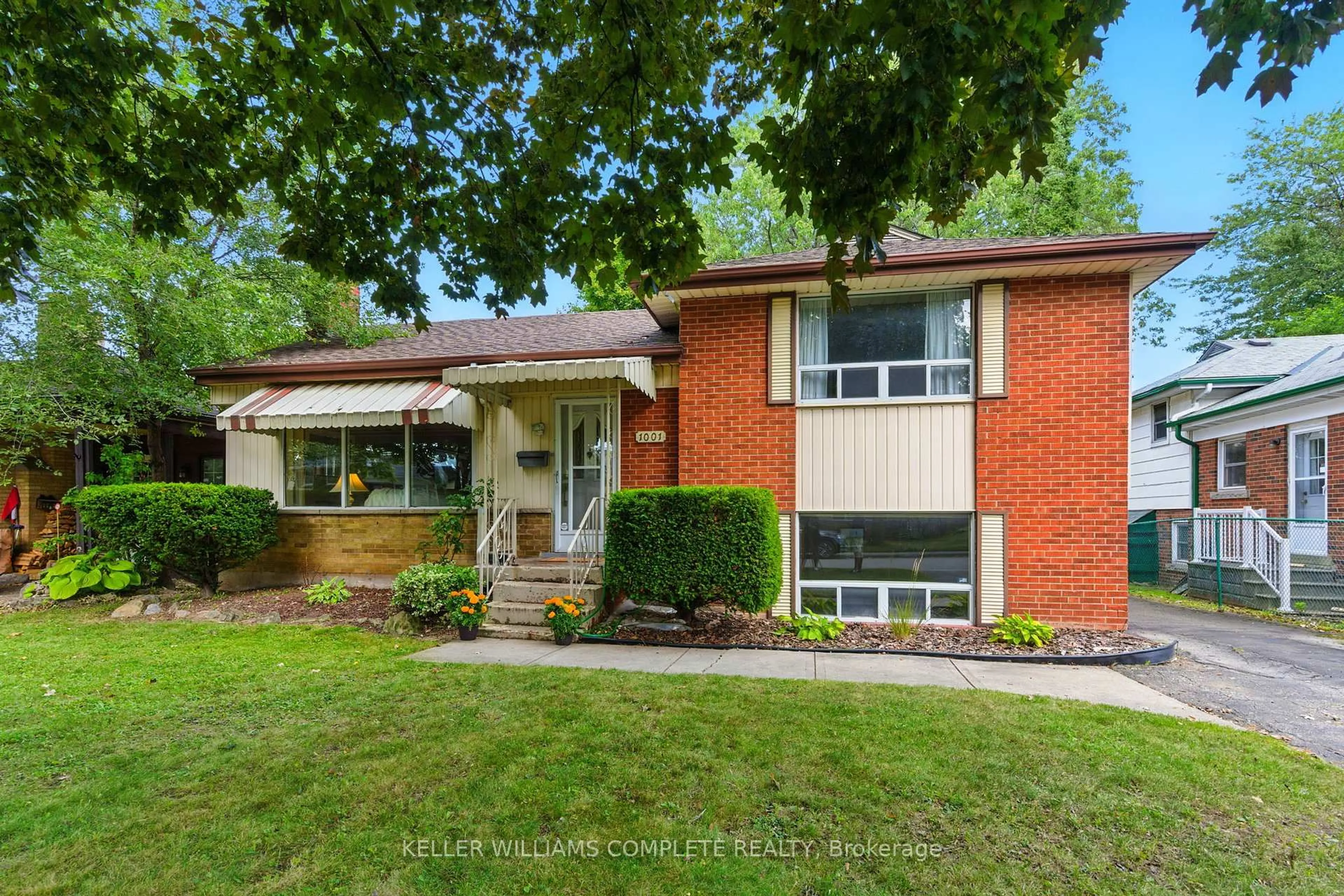 Home with brick exterior material, street for 1001 Brucedale Ave, Hamilton Ontario L8T 1M6