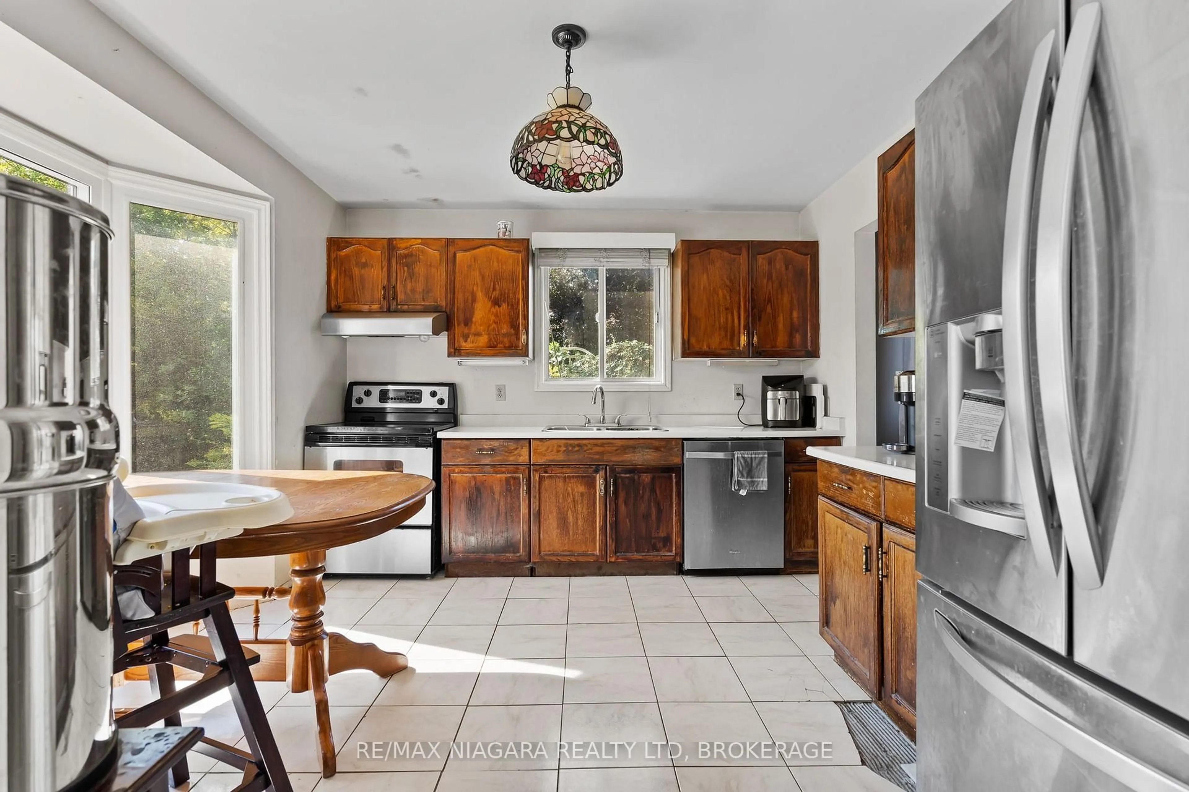 Open concept kitchen, ceramic/tile floor for 4551 Vintage Crt, Lincoln Ontario L3J 0C6