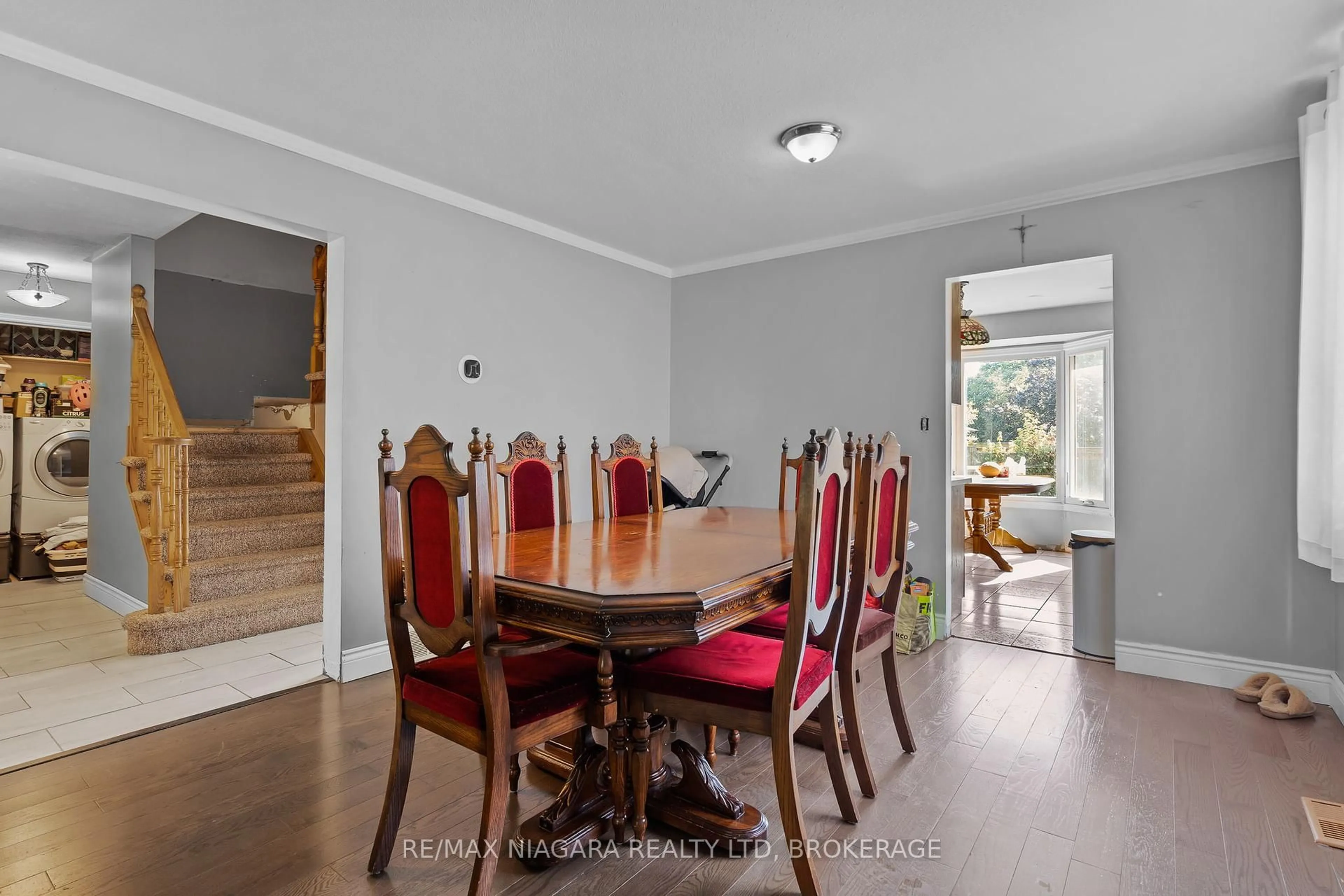 Dining room, wood/laminate floor for 4551 Vintage Crt, Lincoln Ontario L3J 0C6