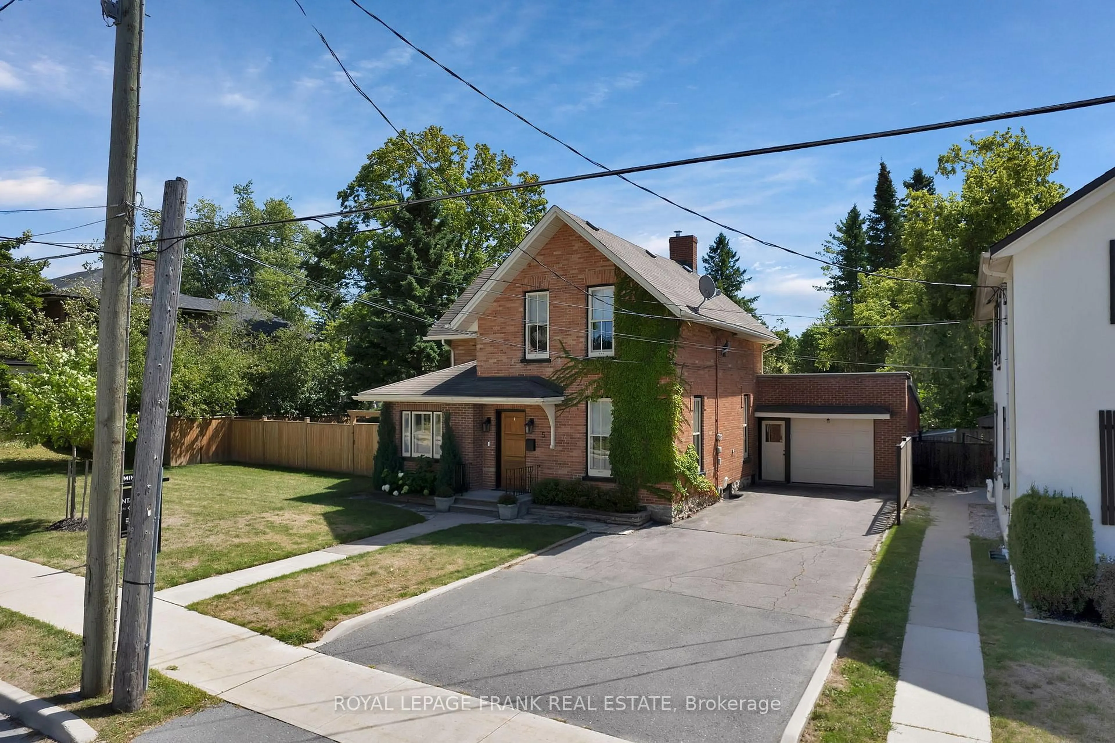 A pic from outside/outdoor area/front of a property/back of a property/a pic from drone, street for 5 Glenelg St, Kawartha Lakes Ontario K9V 1Y5