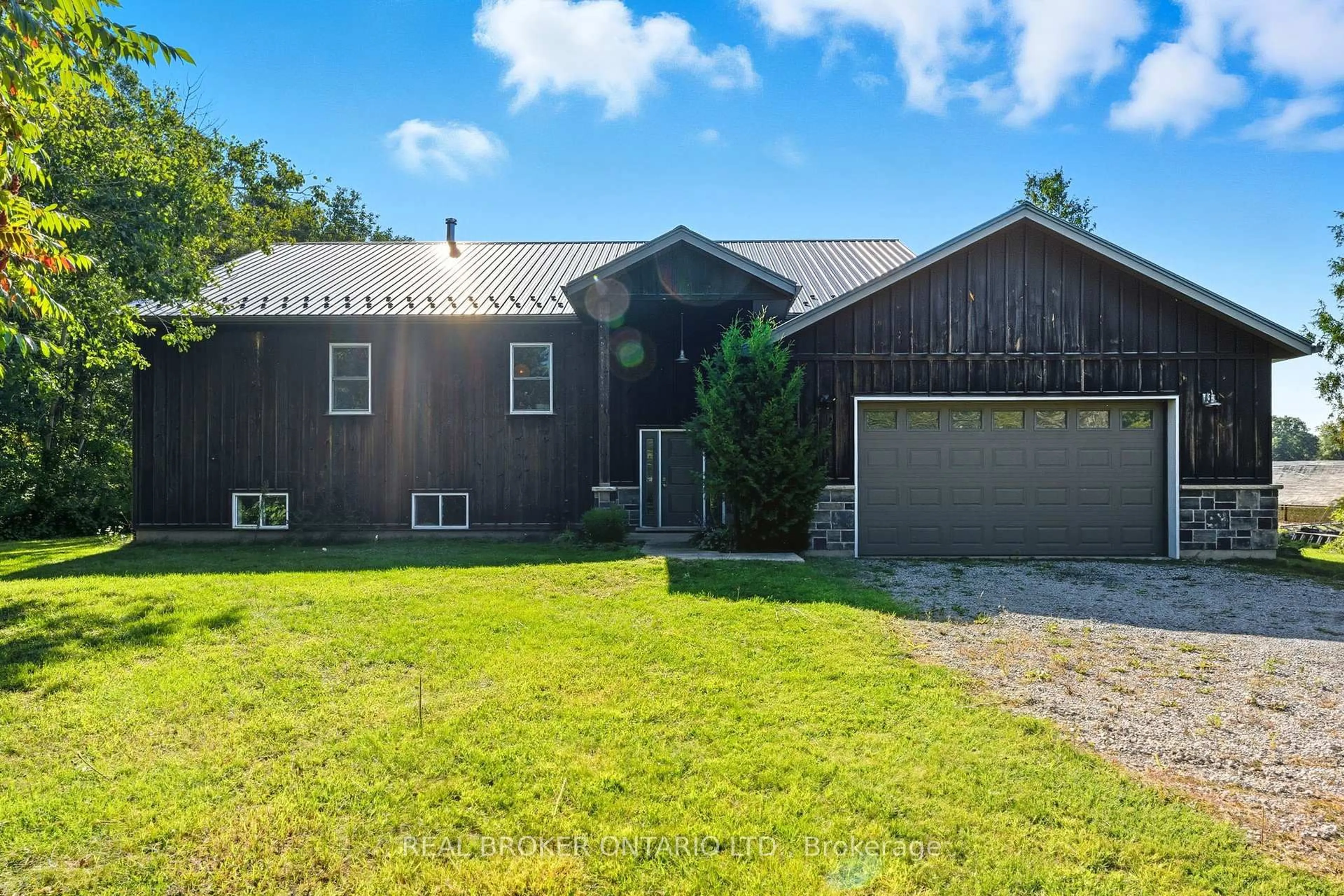 A pic from outside/outdoor area/front of a property/back of a property/a pic from drone, unknown for 126 Shorties Sdrd, Norfolk Ontario N4G 4G9
