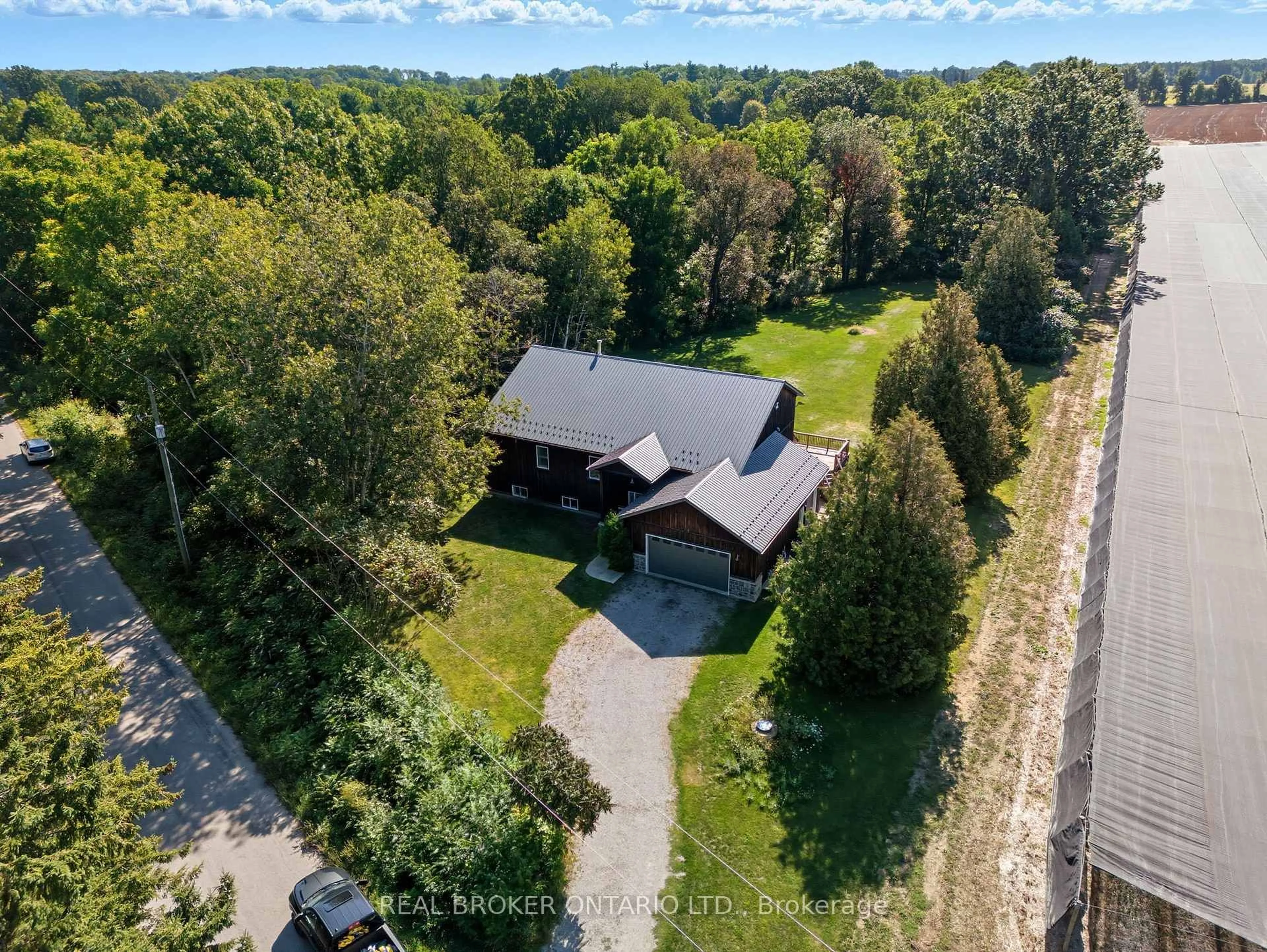 A pic from outside/outdoor area/front of a property/back of a property/a pic from drone, unknown for 126 Shorties Sdrd, Norfolk Ontario N4G 4G9