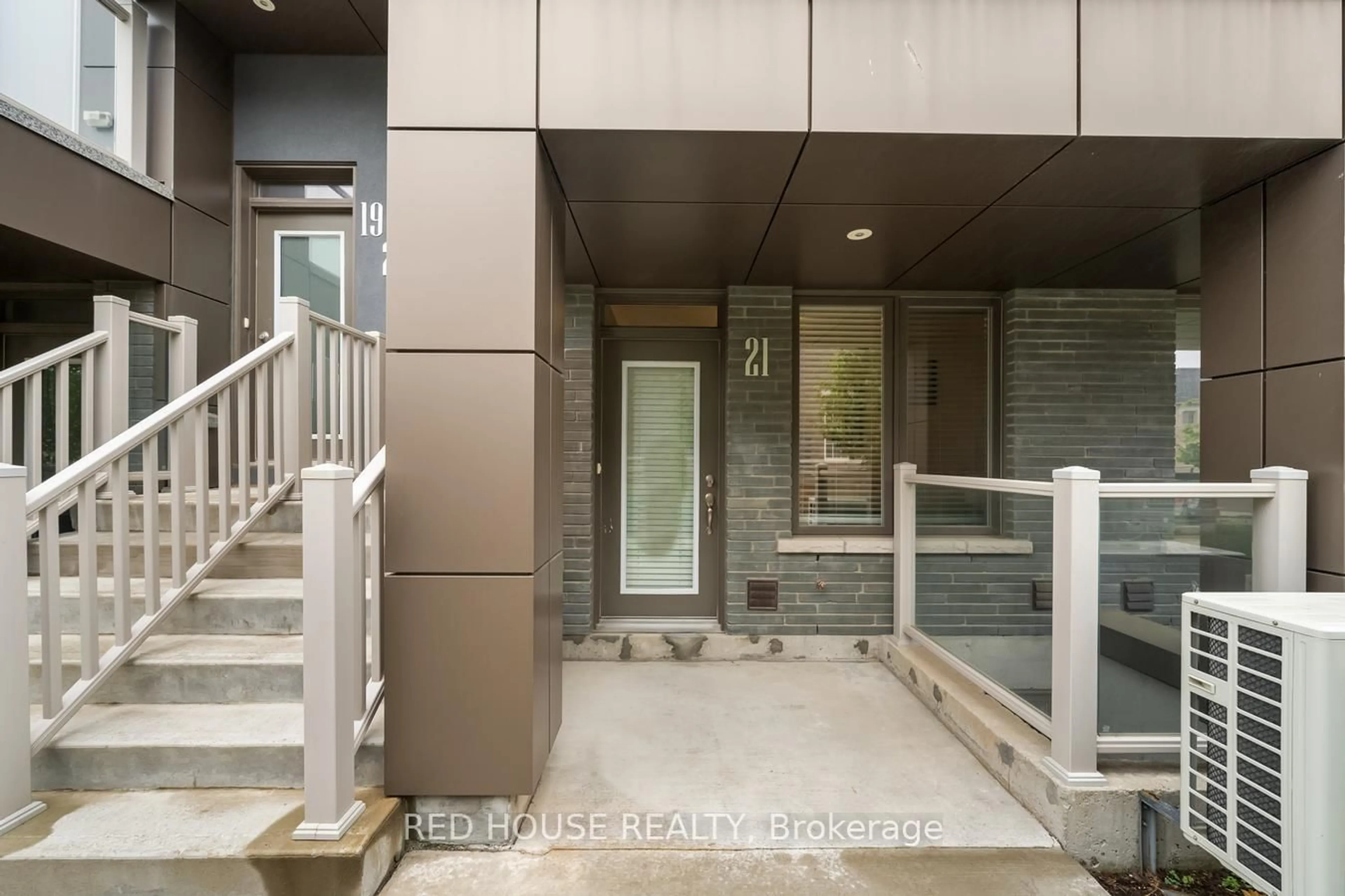 Indoor foyer for 261 Skinner Rd #21, Hamilton Ontario L0R 2H1