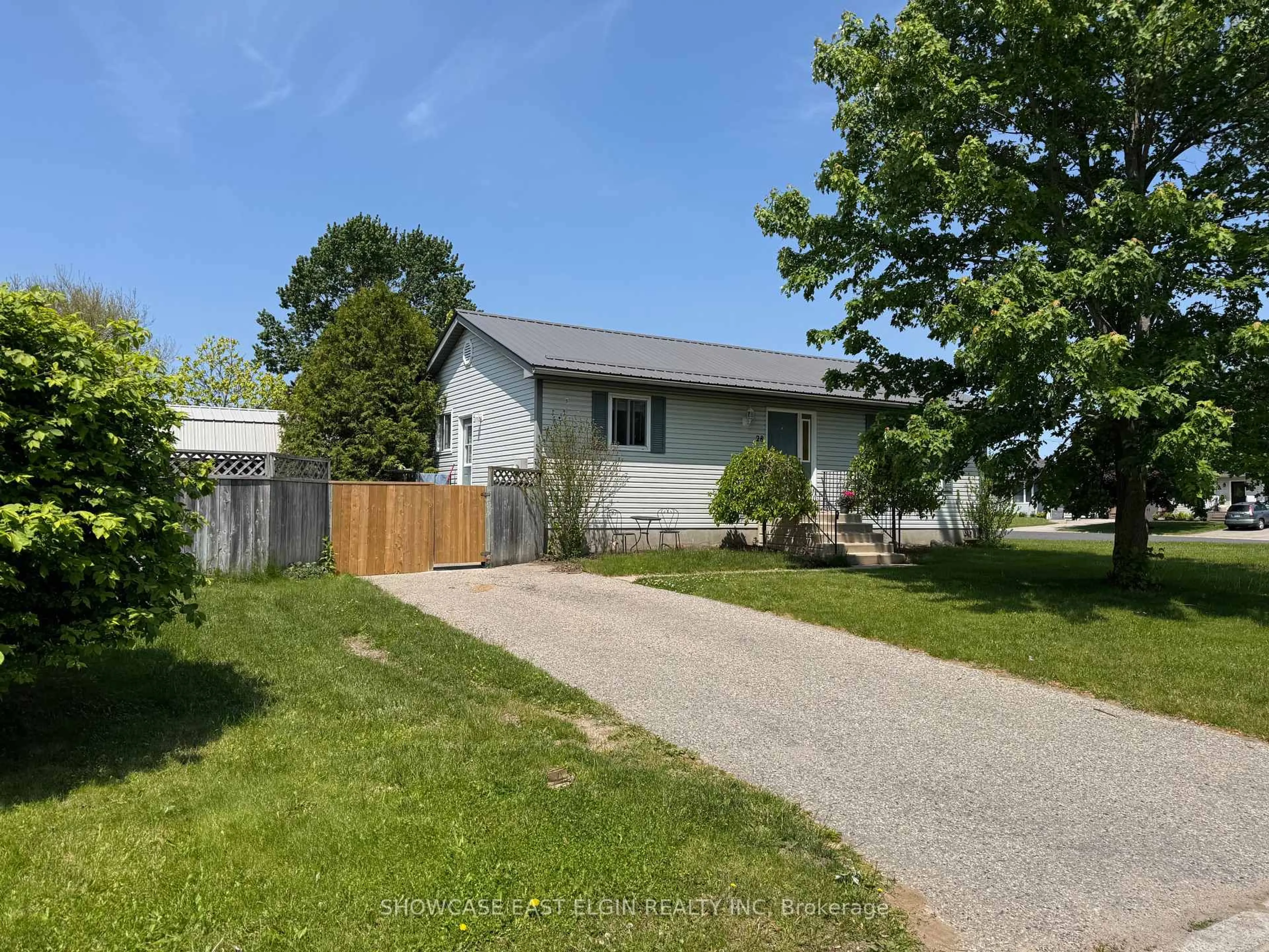 A pic from outside/outdoor area/front of a property/back of a property/a pic from drone, street for 28 Melanie Dr, Aylmer Ontario N5H 3G6