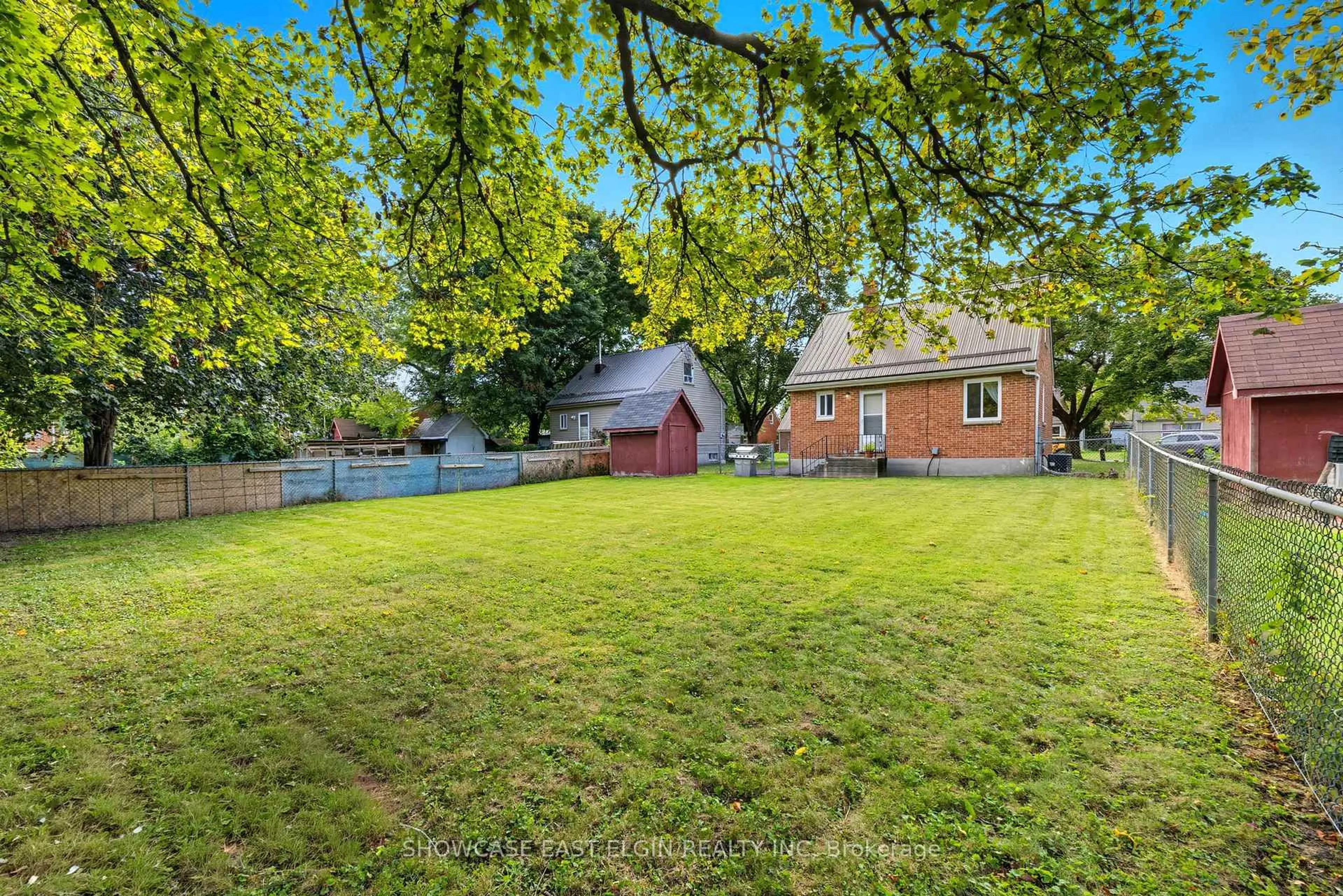 A pic from outside/outdoor area/front of a property/back of a property/a pic from drone, street for 68 Dunkirk Dr, St. Thomas Ontario N5R 1S3