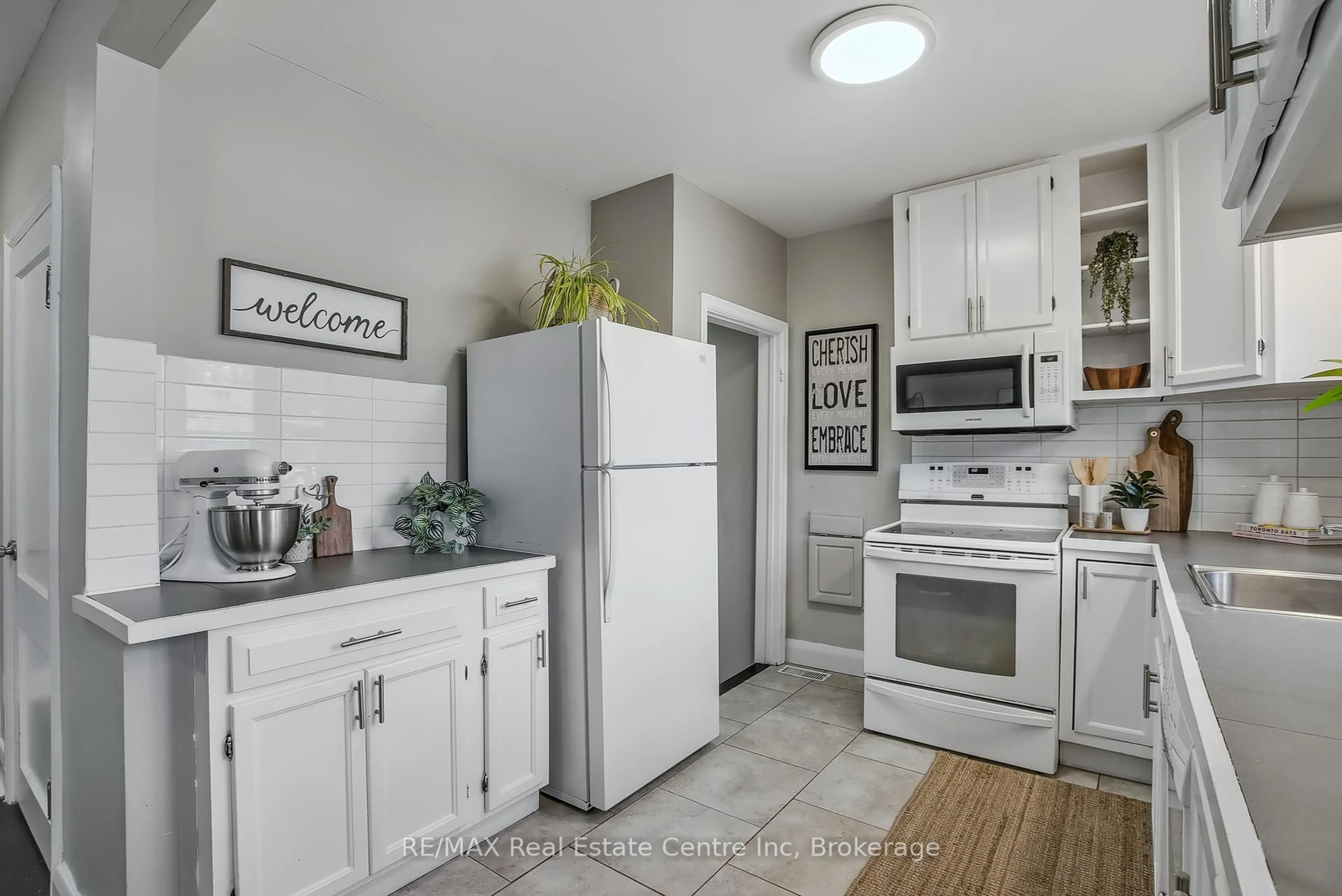 Unknown for 52 Avenue Rd, Cambridge Ontario N1R 1B9