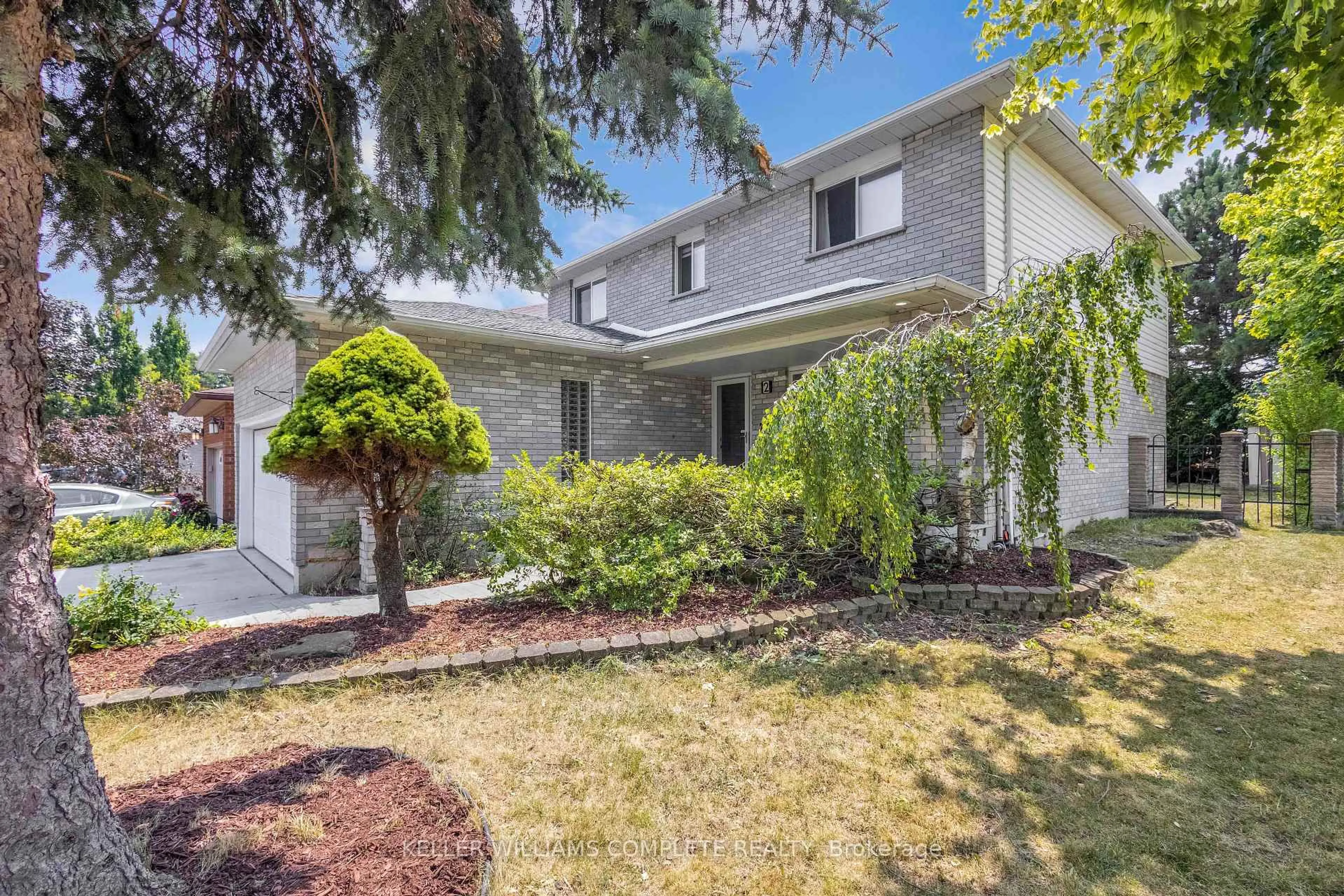 Home with vinyl exterior material, street for 2 ROBESPIERRE Crt, Hamilton Ontario L9B 2G6