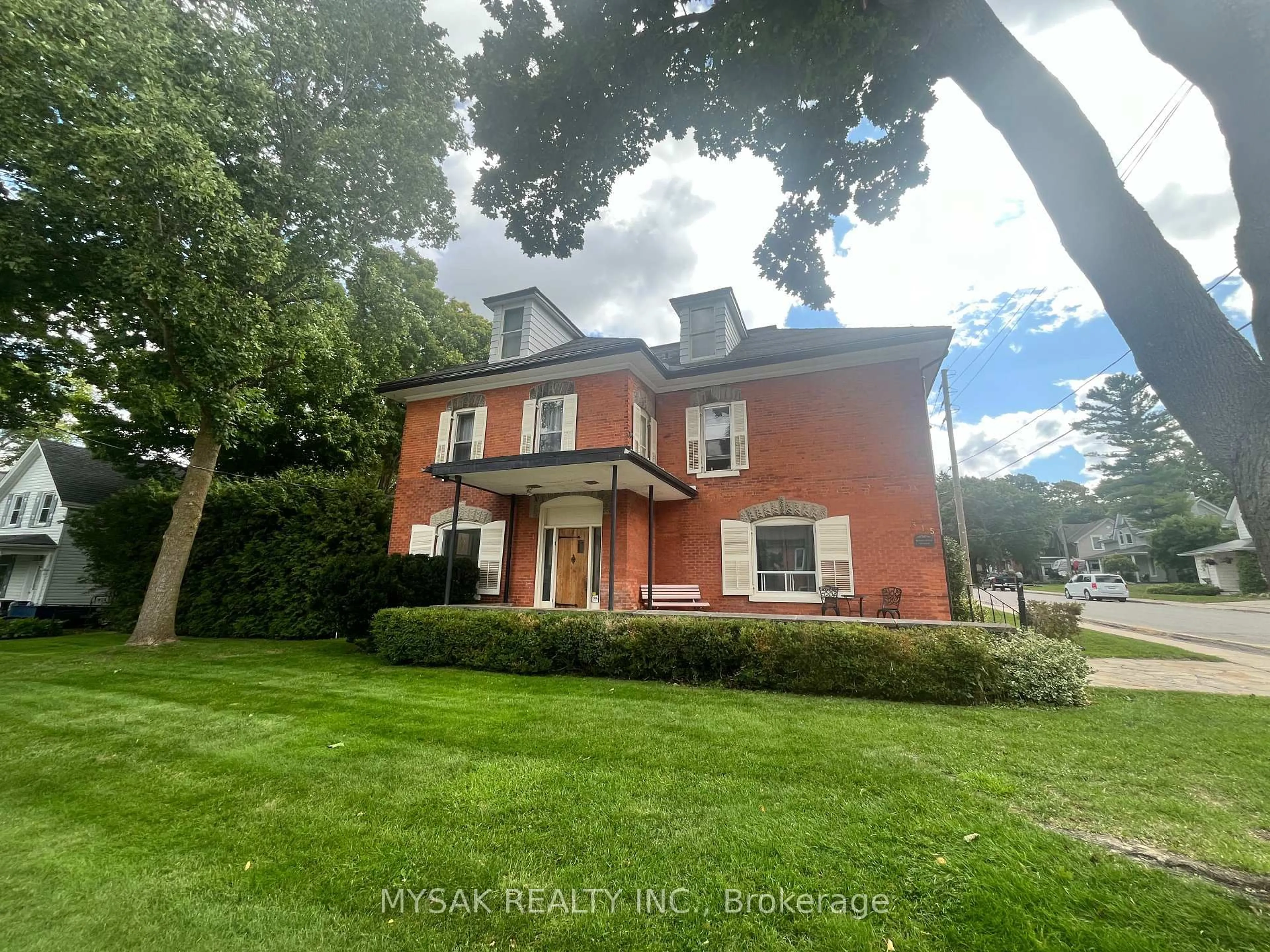 A pic from outside/outdoor area/front of a property/back of a property/a pic from drone, street for 315 Centre St, North Huron Ontario N0G 2W0