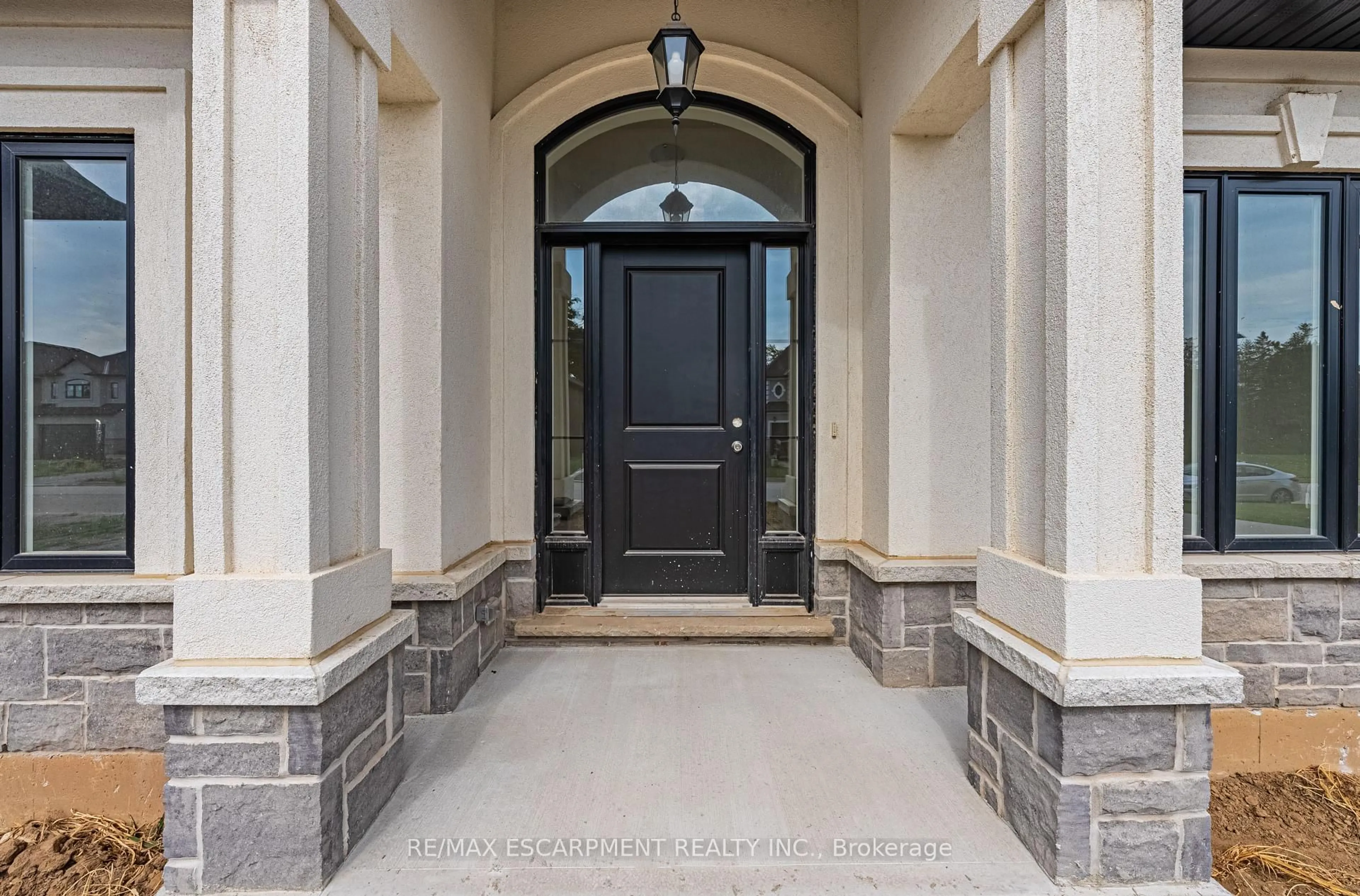 Indoor entryway for 63 Cesar Pl, Hamilton Ontario L9G 0G3