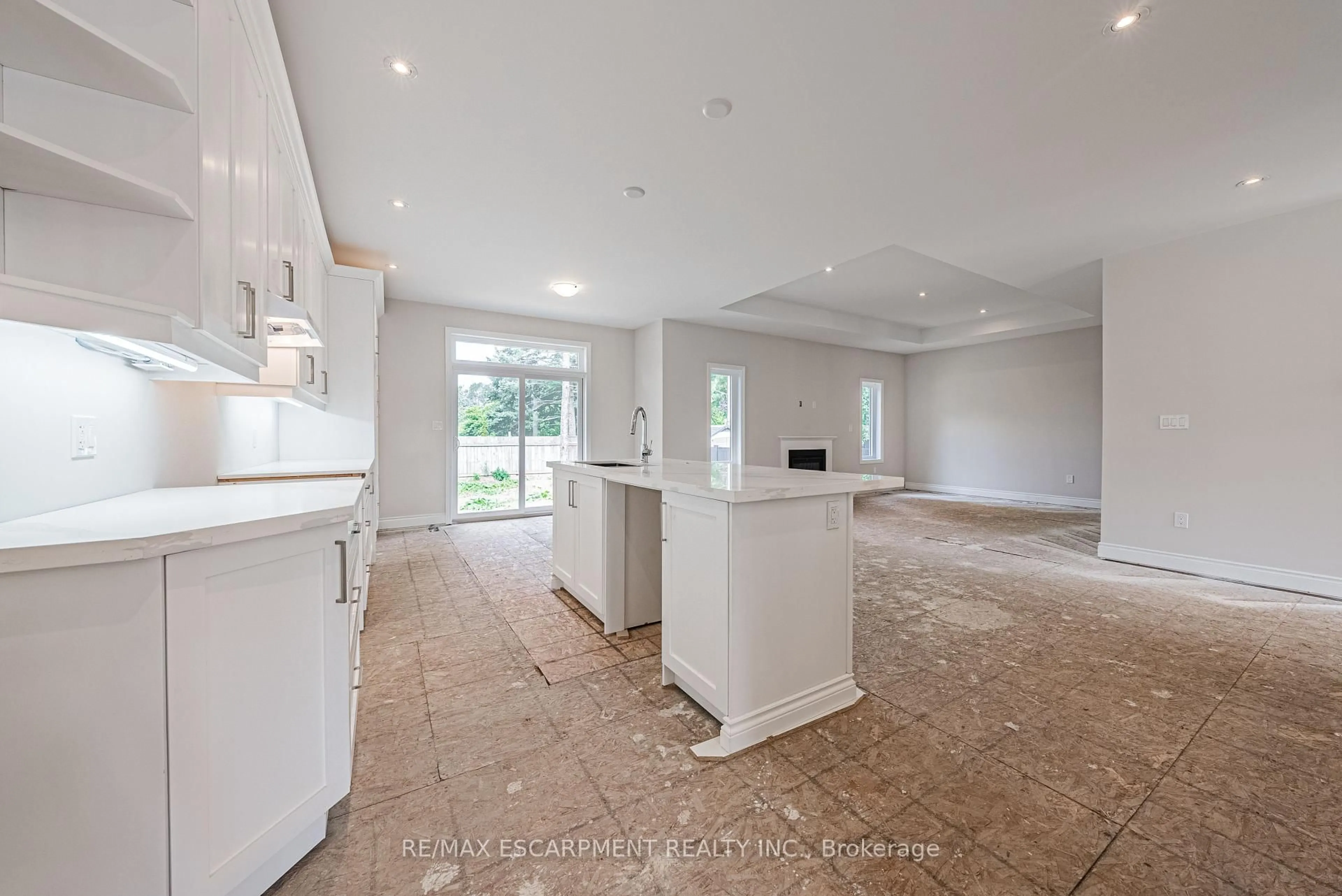 Open concept kitchen, ceramic/tile floor for 63 Cesar Pl, Hamilton Ontario L9G 0G3