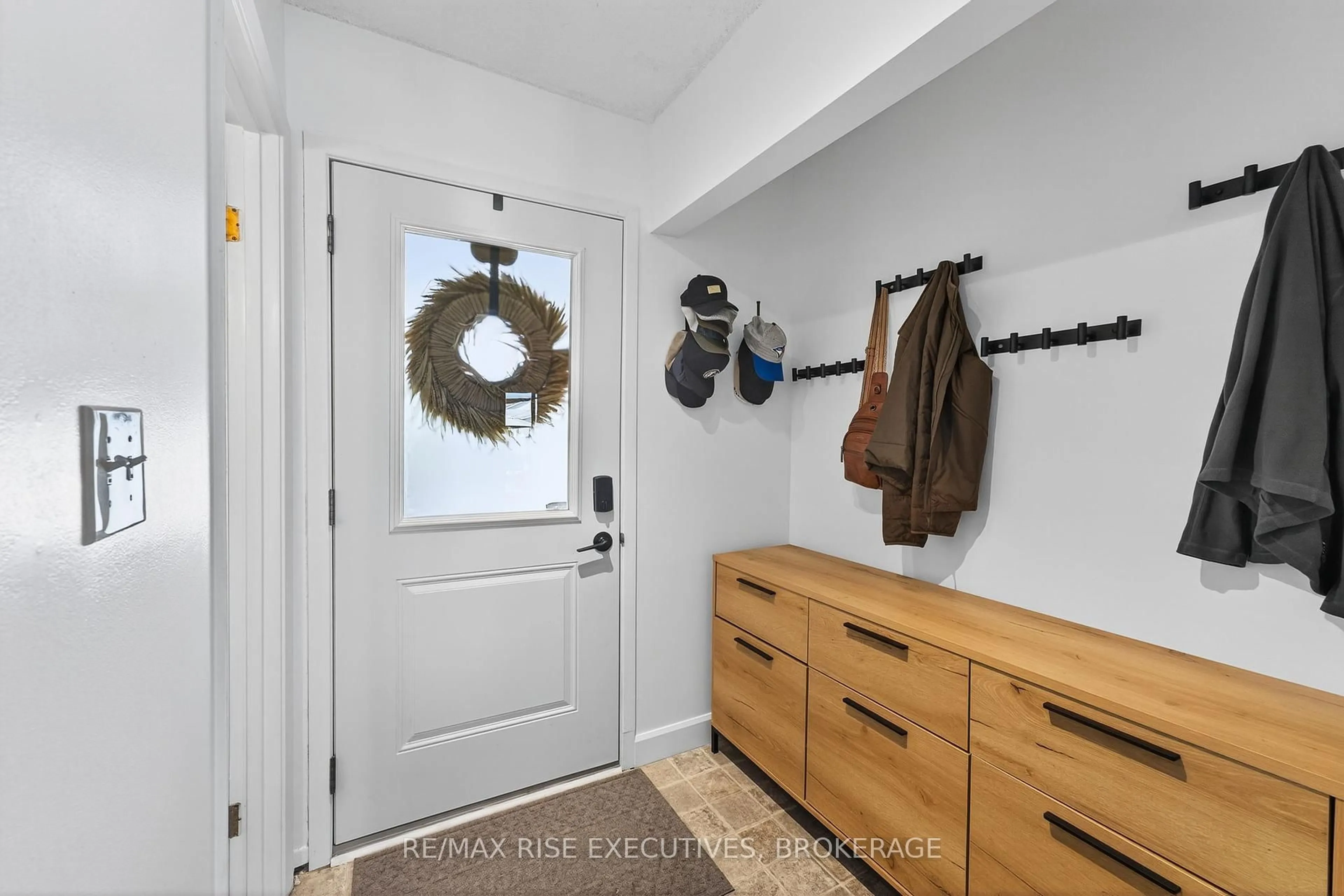 Indoor entryway for 794 Littlestone Cres, Kingston Ontario K7M 8L6