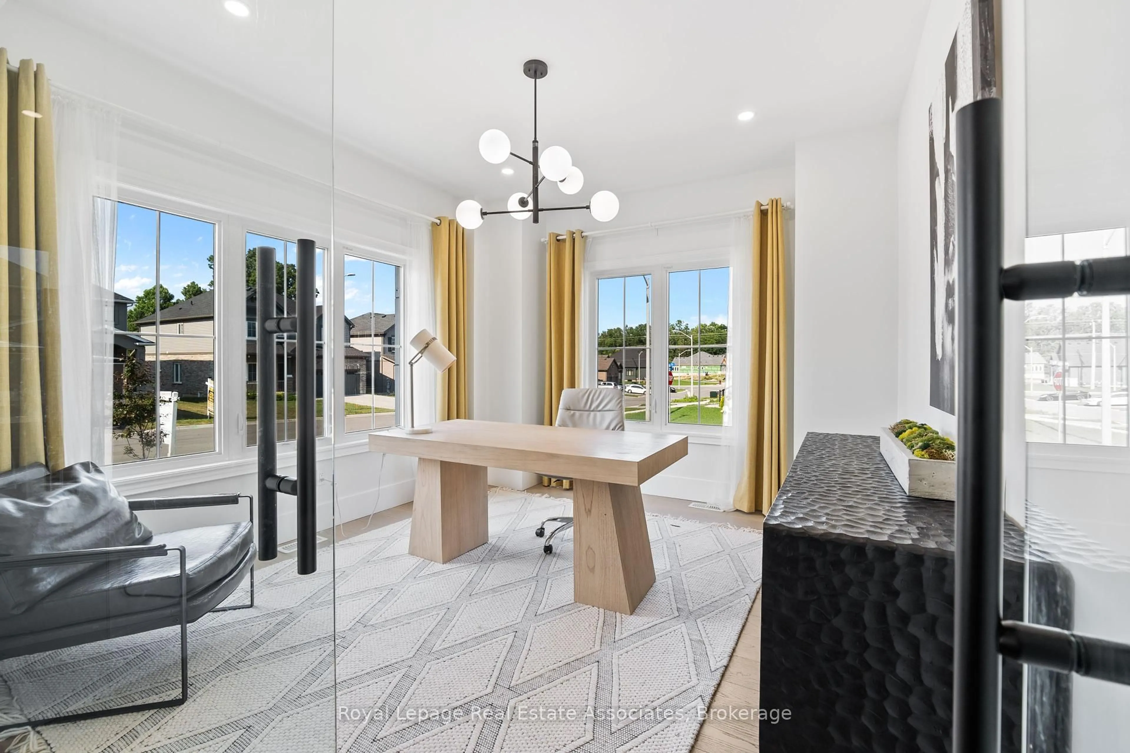 Dining room, ceramic/tile floor for 3601 Carolinia Crt, Fort Erie Ontario L0S 1N0