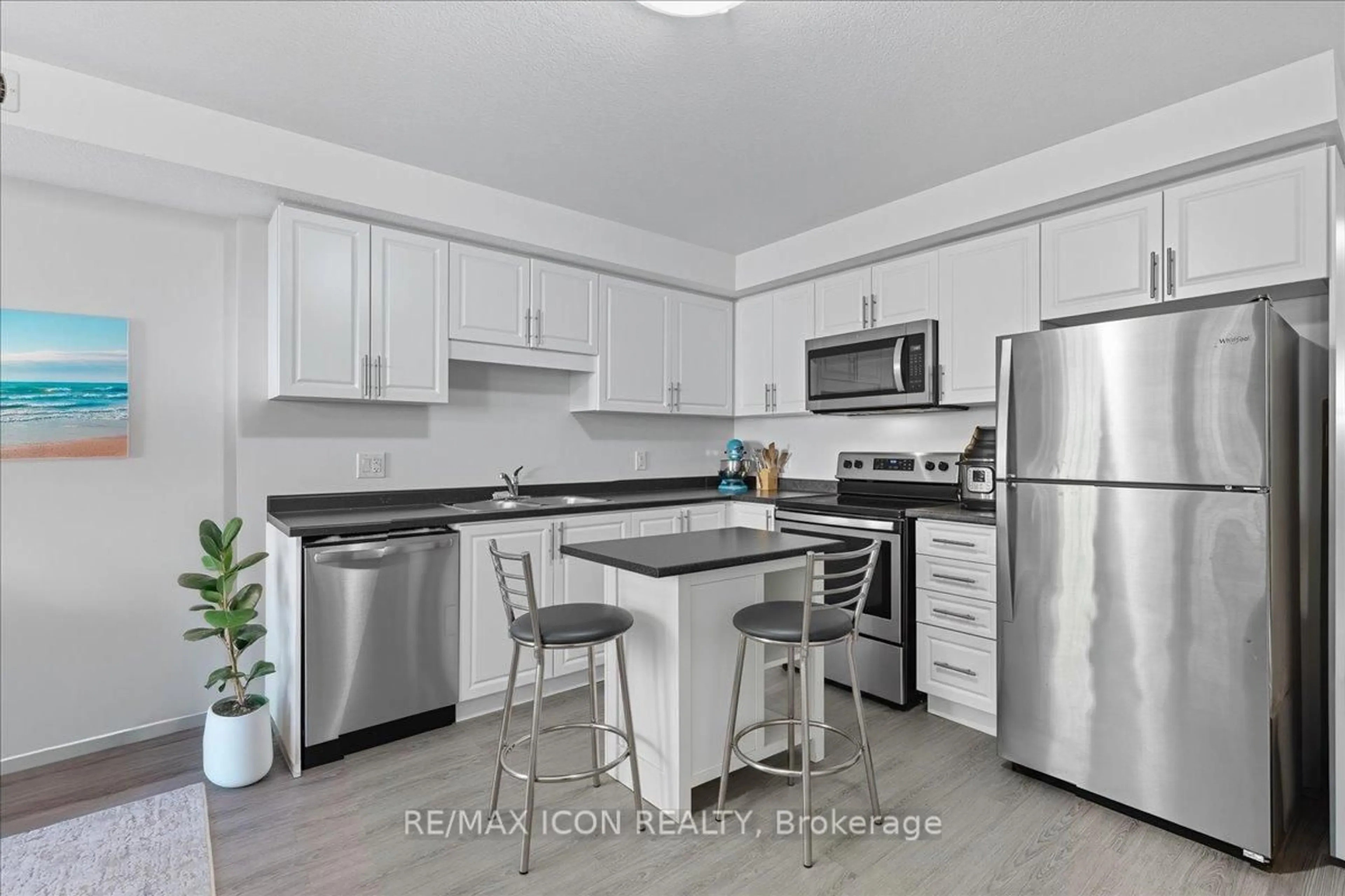 Standard kitchen, unknown for 160 Rochefort St #D11, Kitchener Ontario N2R 0L3