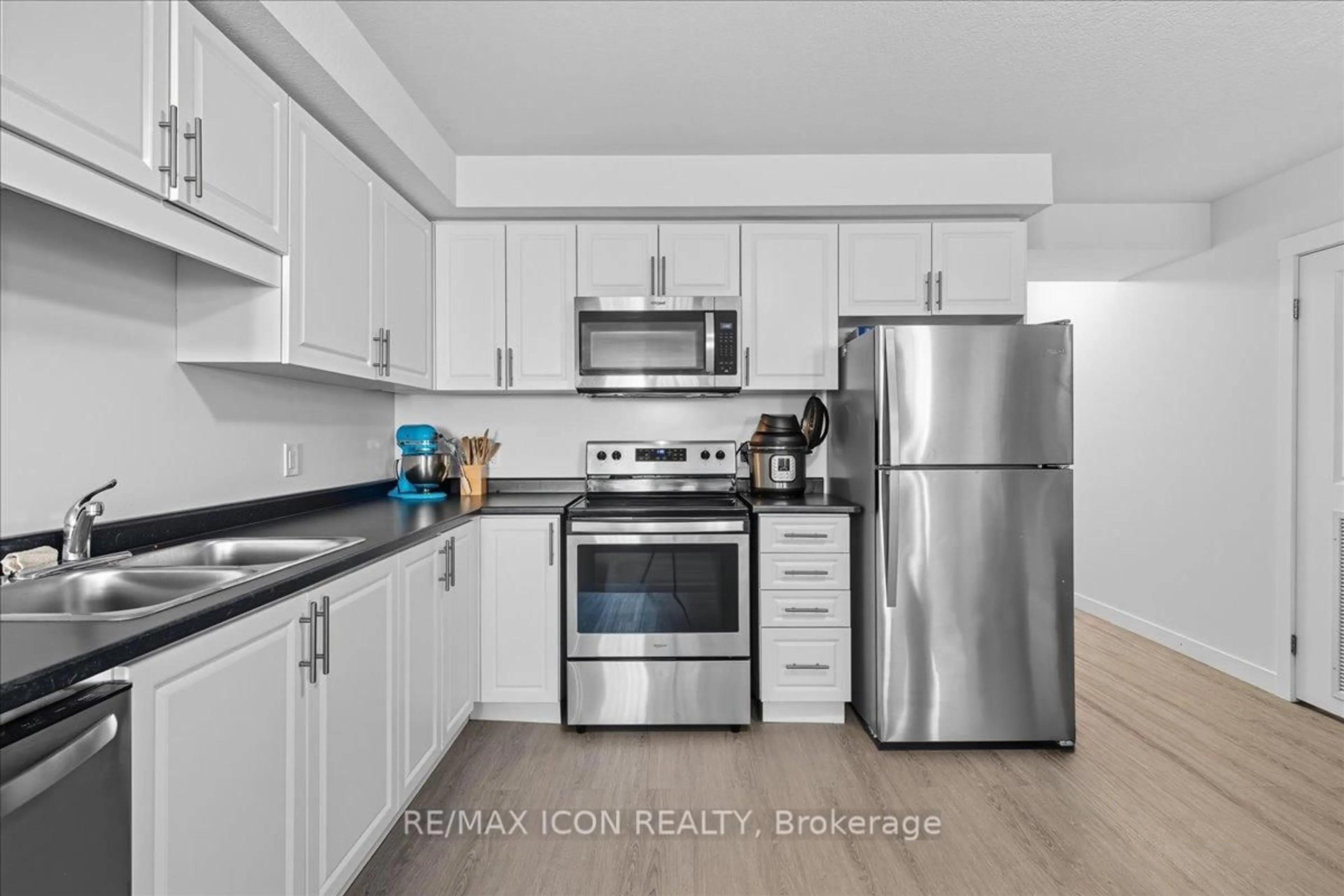 Unknown for 160 Rochefort St #D11, Kitchener Ontario N2R 0L3