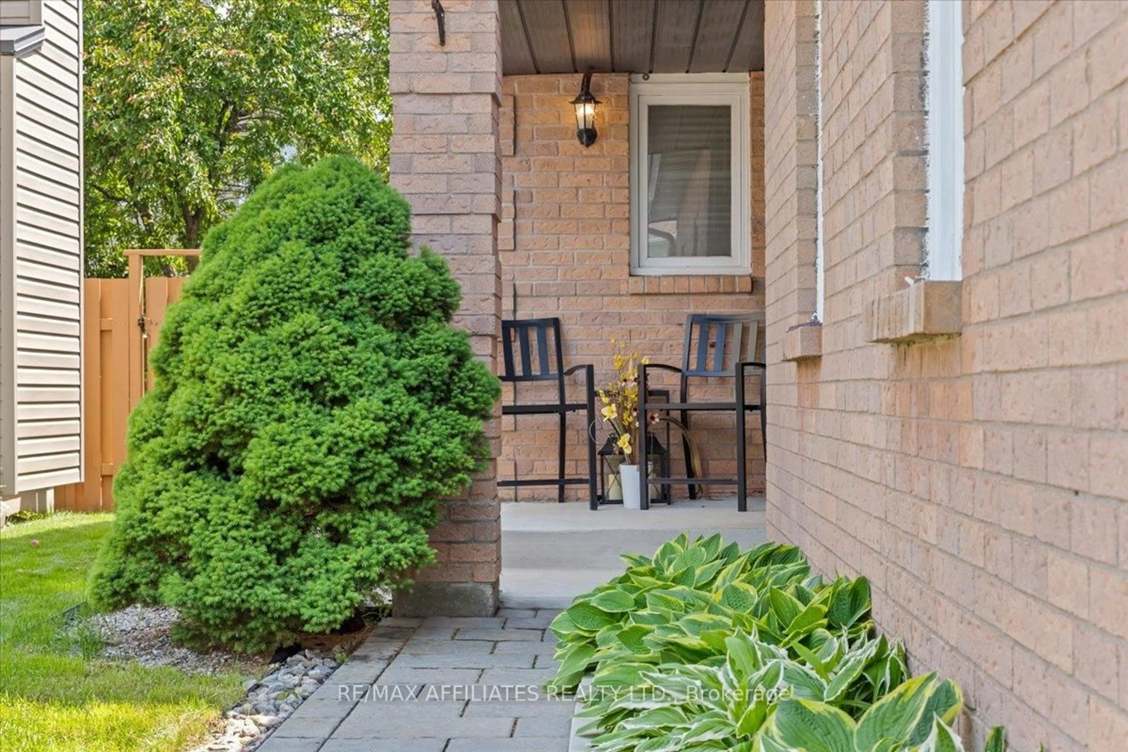 Patio, street for 300 Sylvie Terr, Ottawa Ontario K1E 3M2
