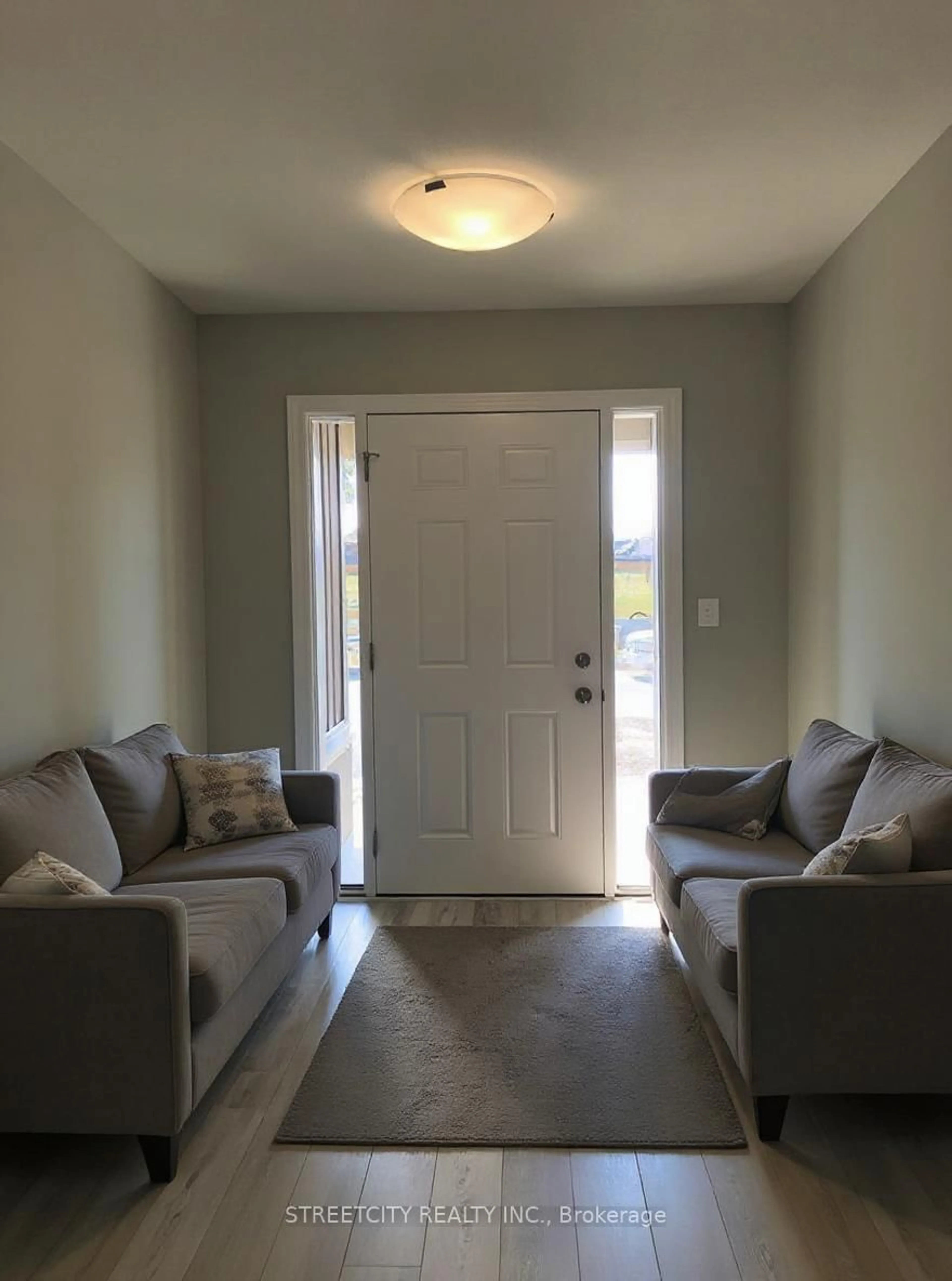 Indoor entryway for 32 Bounty Ave, Thorold Ontario L2V 0B7