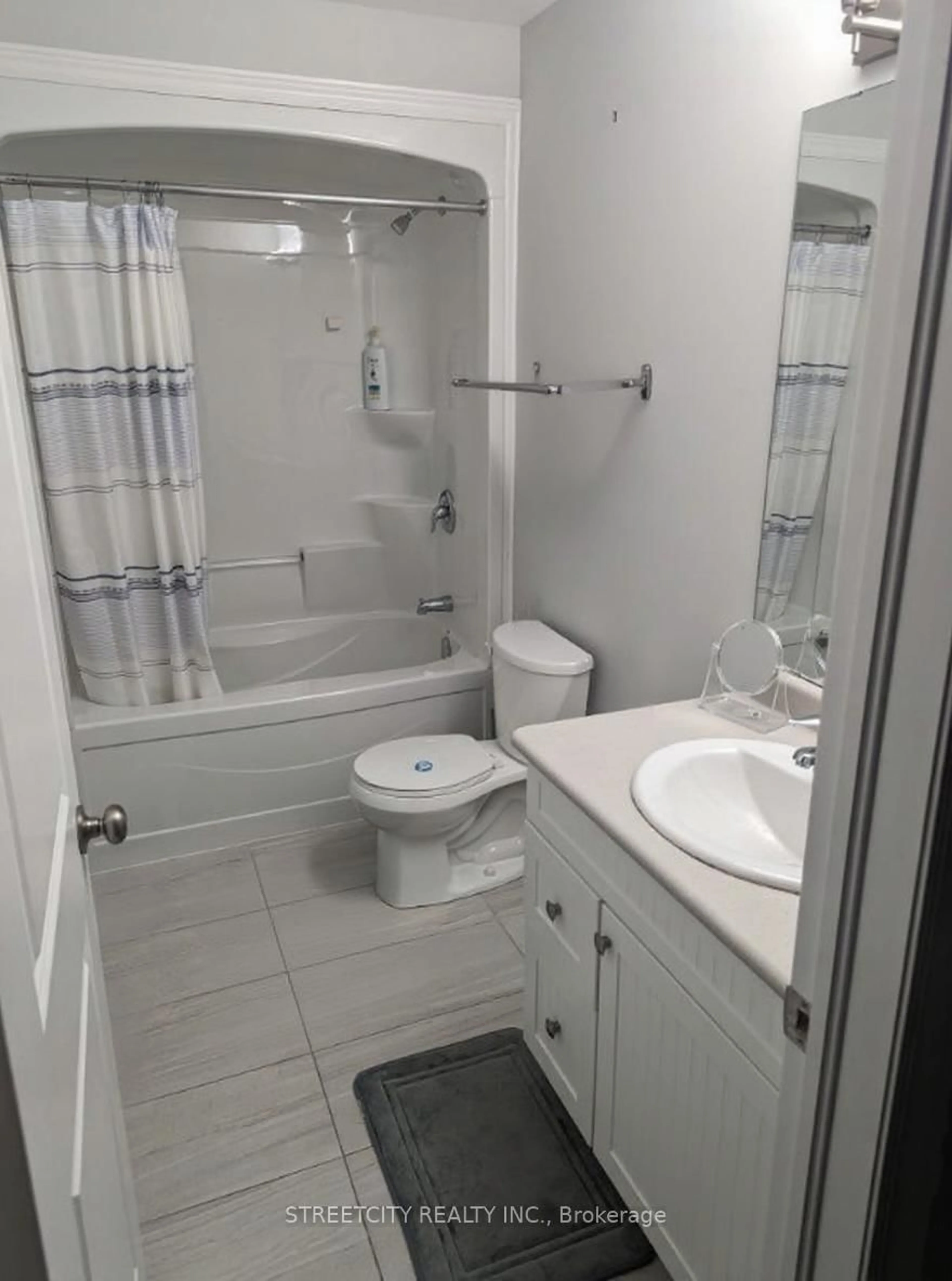 Standard bathroom, floor is not visible for 32 Bounty Ave, Thorold Ontario L2V 0B7