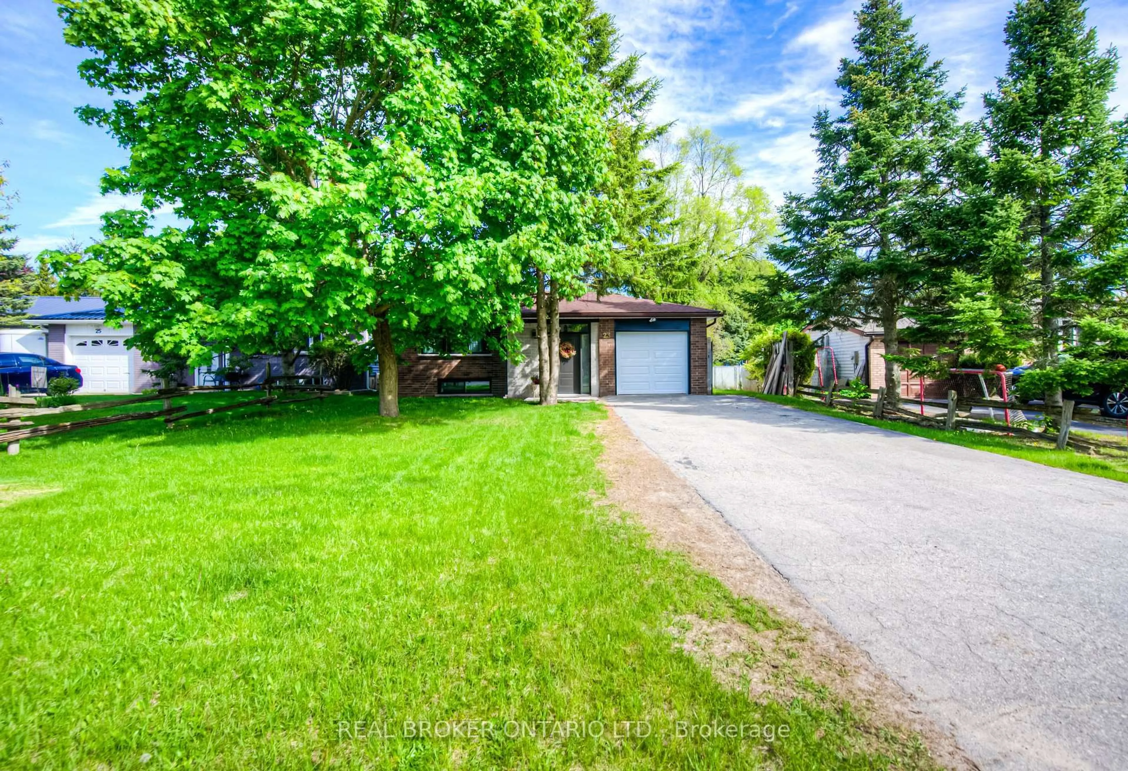 A pic from outside/outdoor area/front of a property/back of a property/a pic from drone, street for 23 Carberry Rd, Erin Ontario N0B 1T0