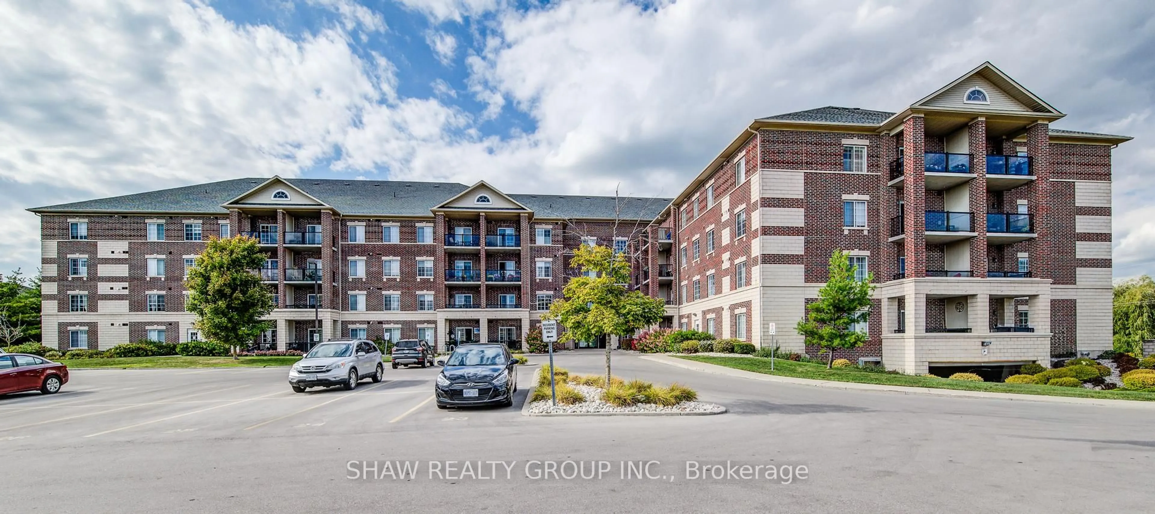 A pic from outside/outdoor area/front of a property/back of a property/a pic from drone, building for 308 Watson Pkwy #118, Guelph Ontario N1E 0G7