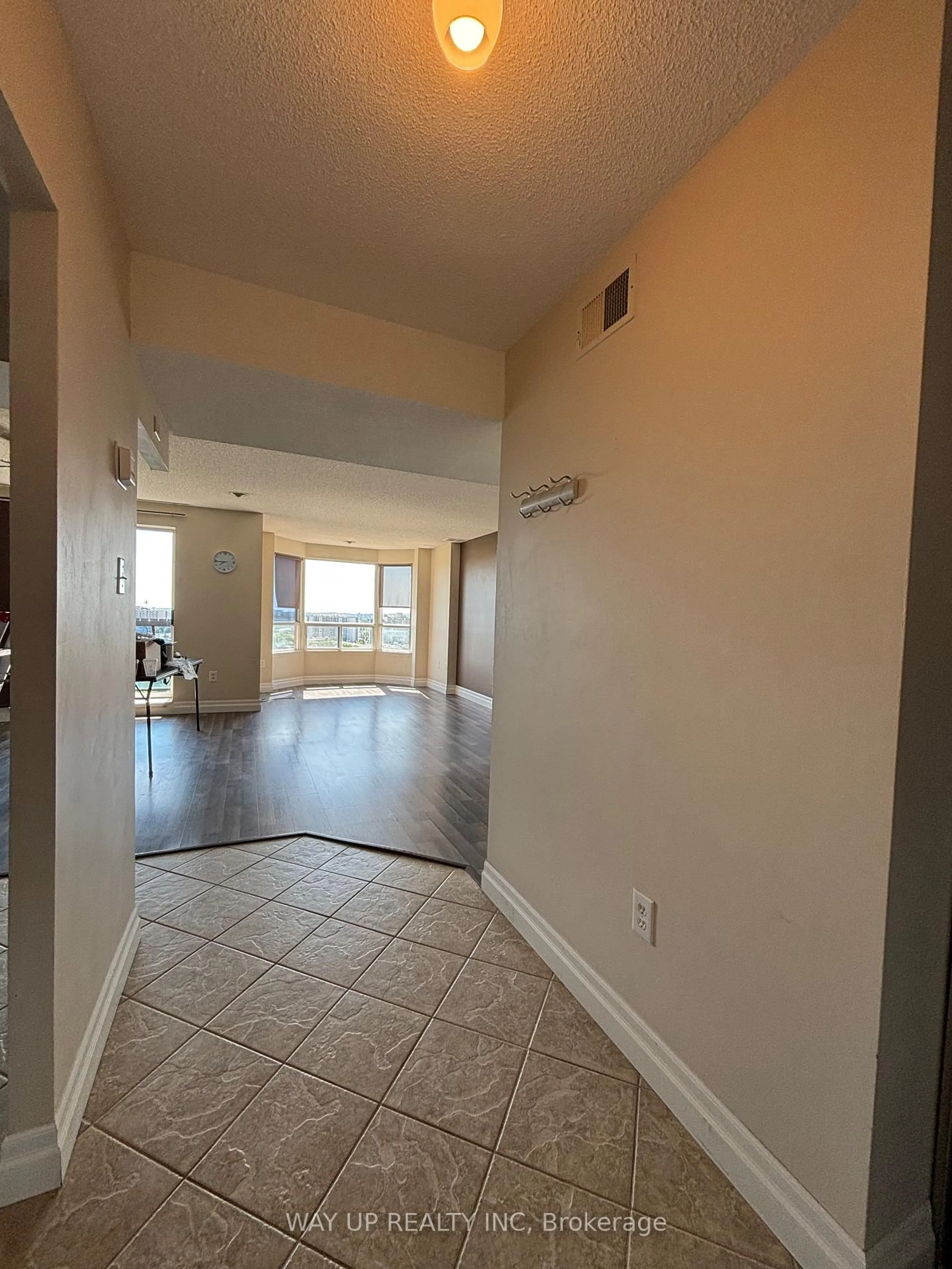 A pic of a room for 30 Chapman Crt #904, London North Ontario N6G 4Y4