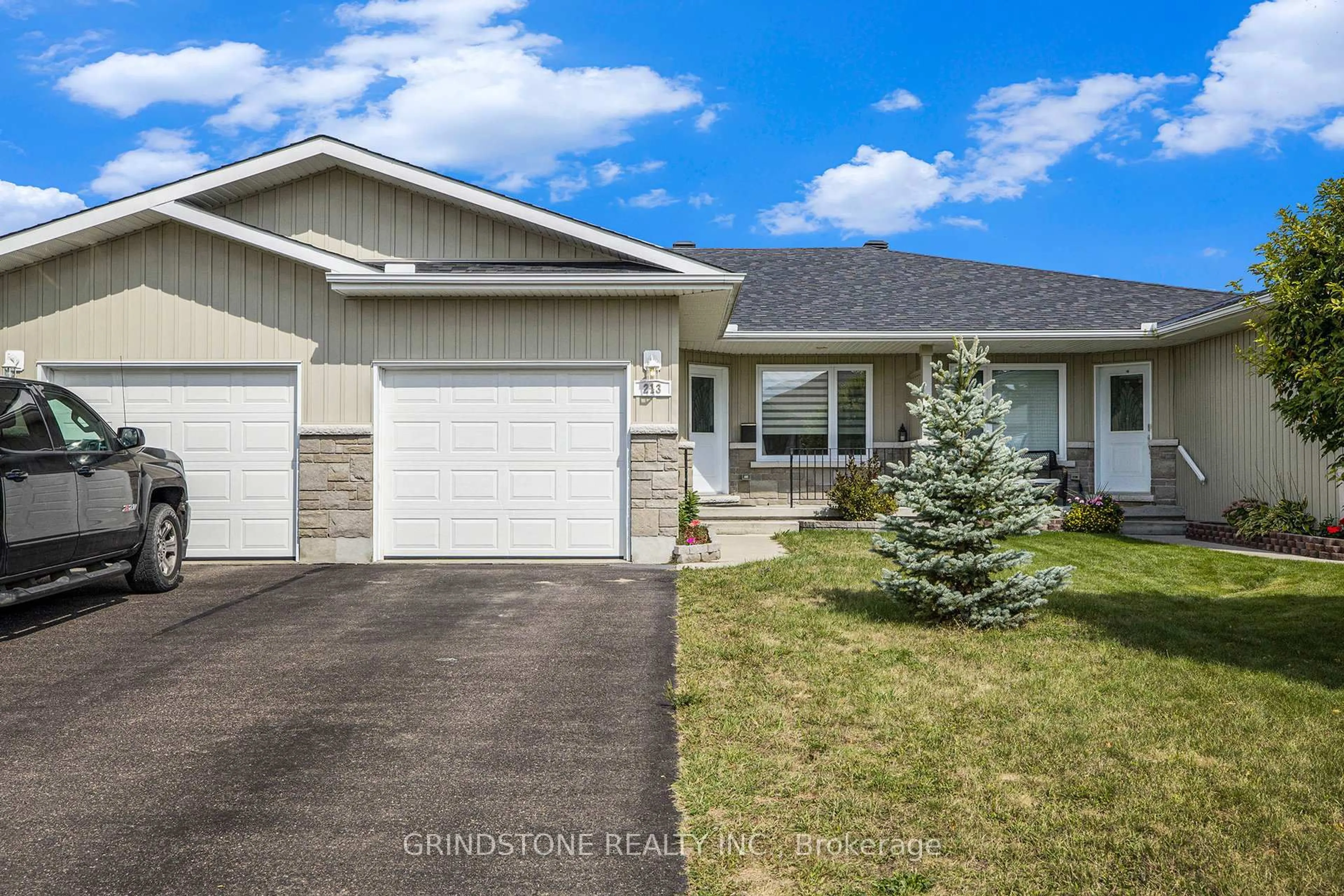 Home with vinyl exterior material, street for 213 Foxden St, Renfrew Ontario K7V 0A1