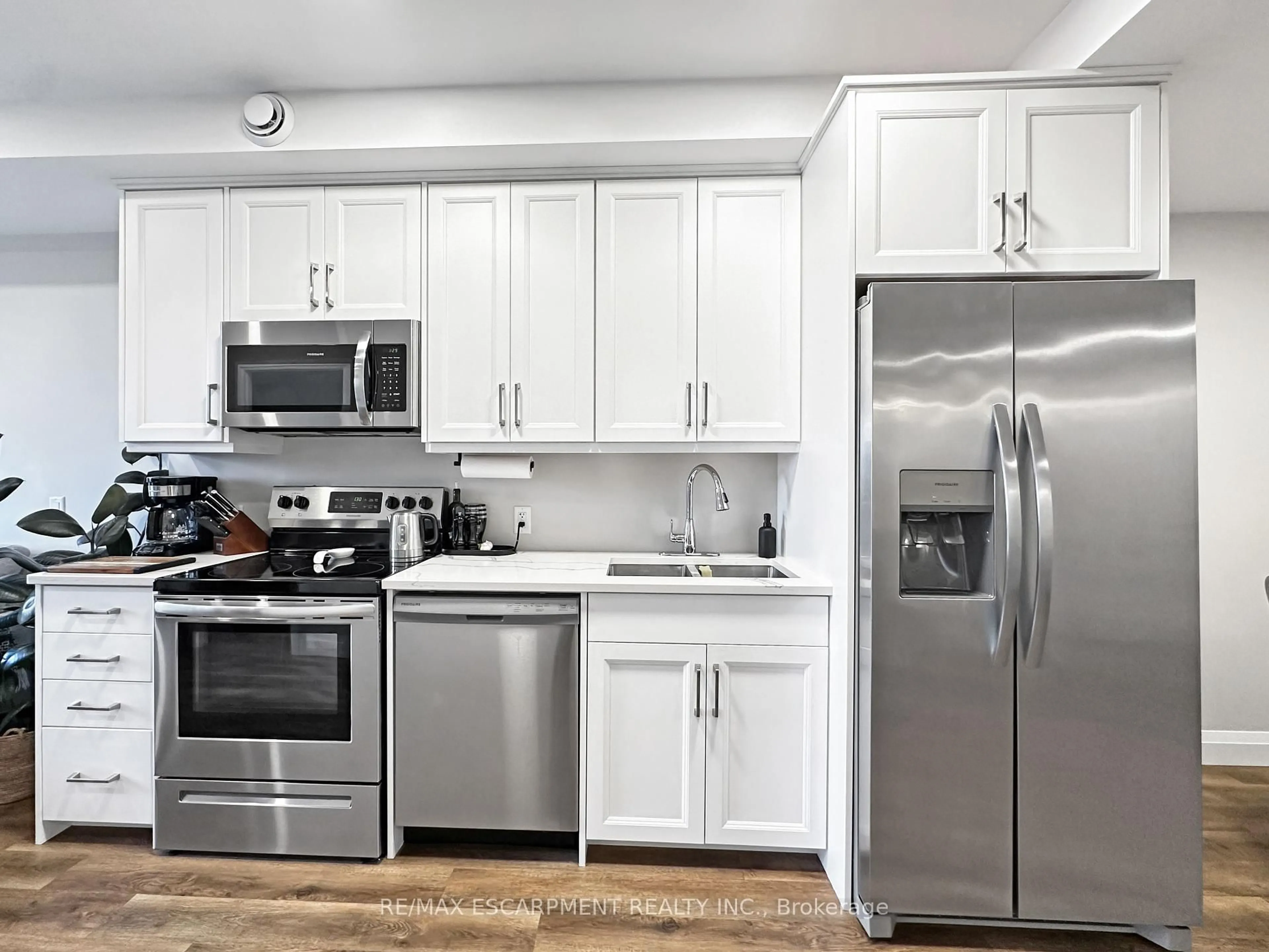 Standard kitchen, unknown for 64 Main St #309, Haldimand Ontario N0A 1H0
