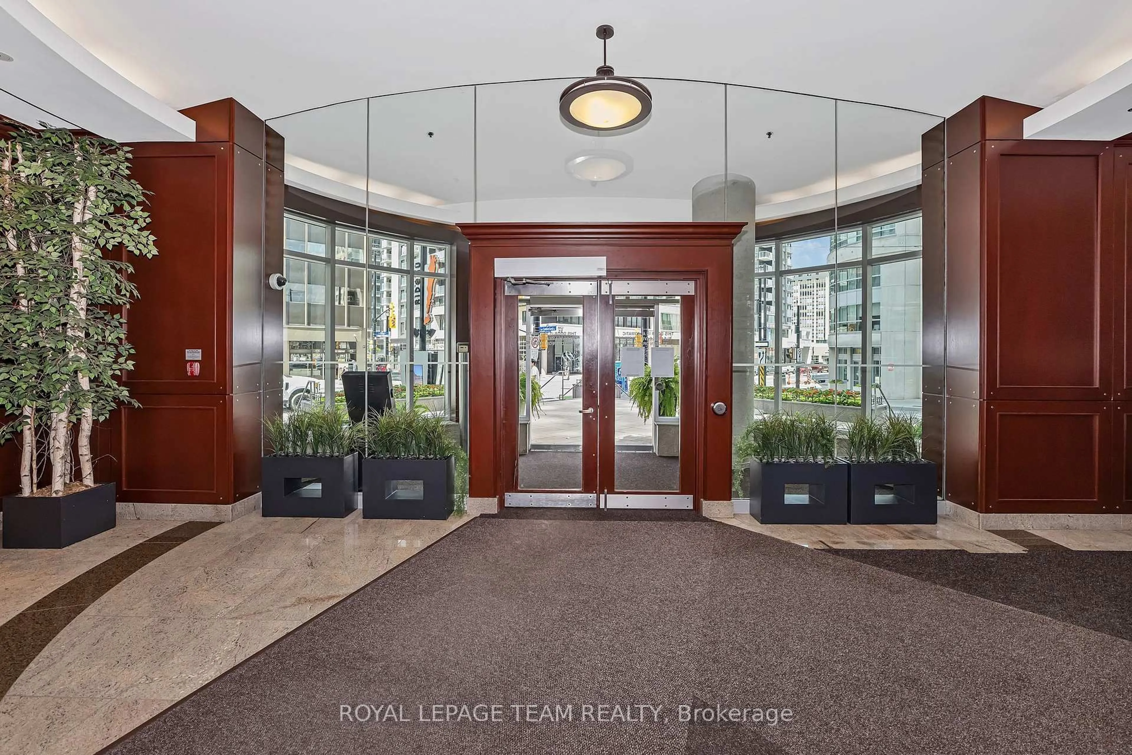 Indoor foyer for 234 Rideau St #205, Ottawa Ontario K1N 0A9