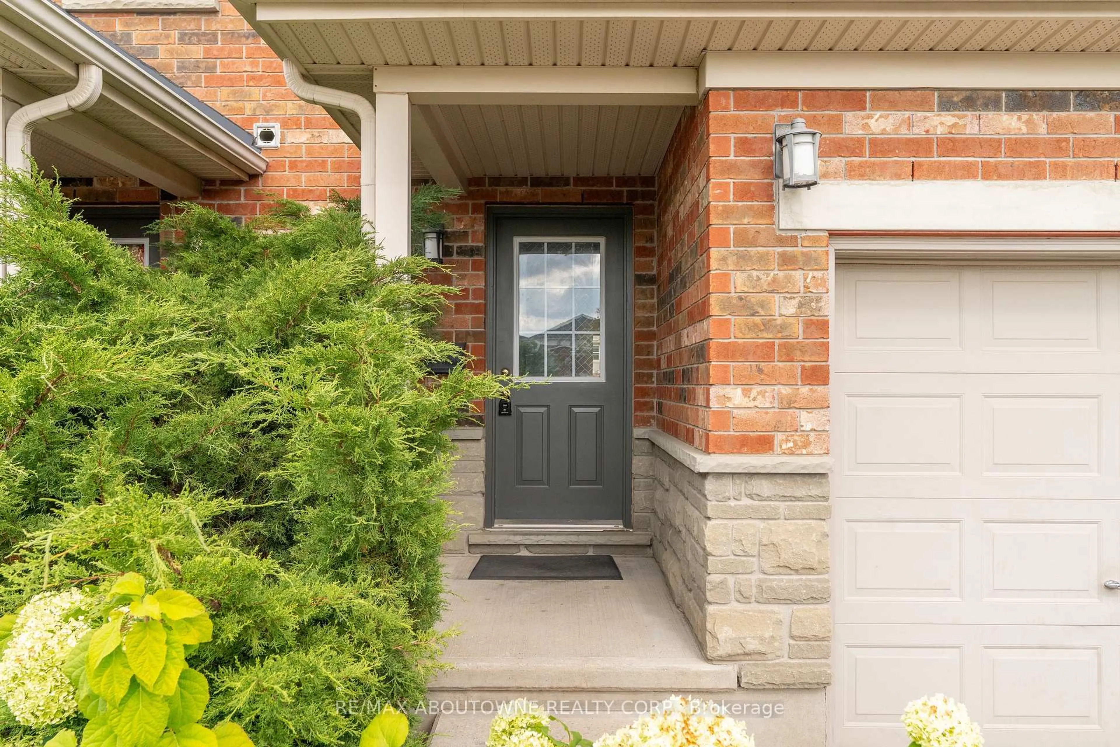 Home with brick exterior material, street for 124 Gosling Gdns #45, Guelph Ontario N1G 5K6