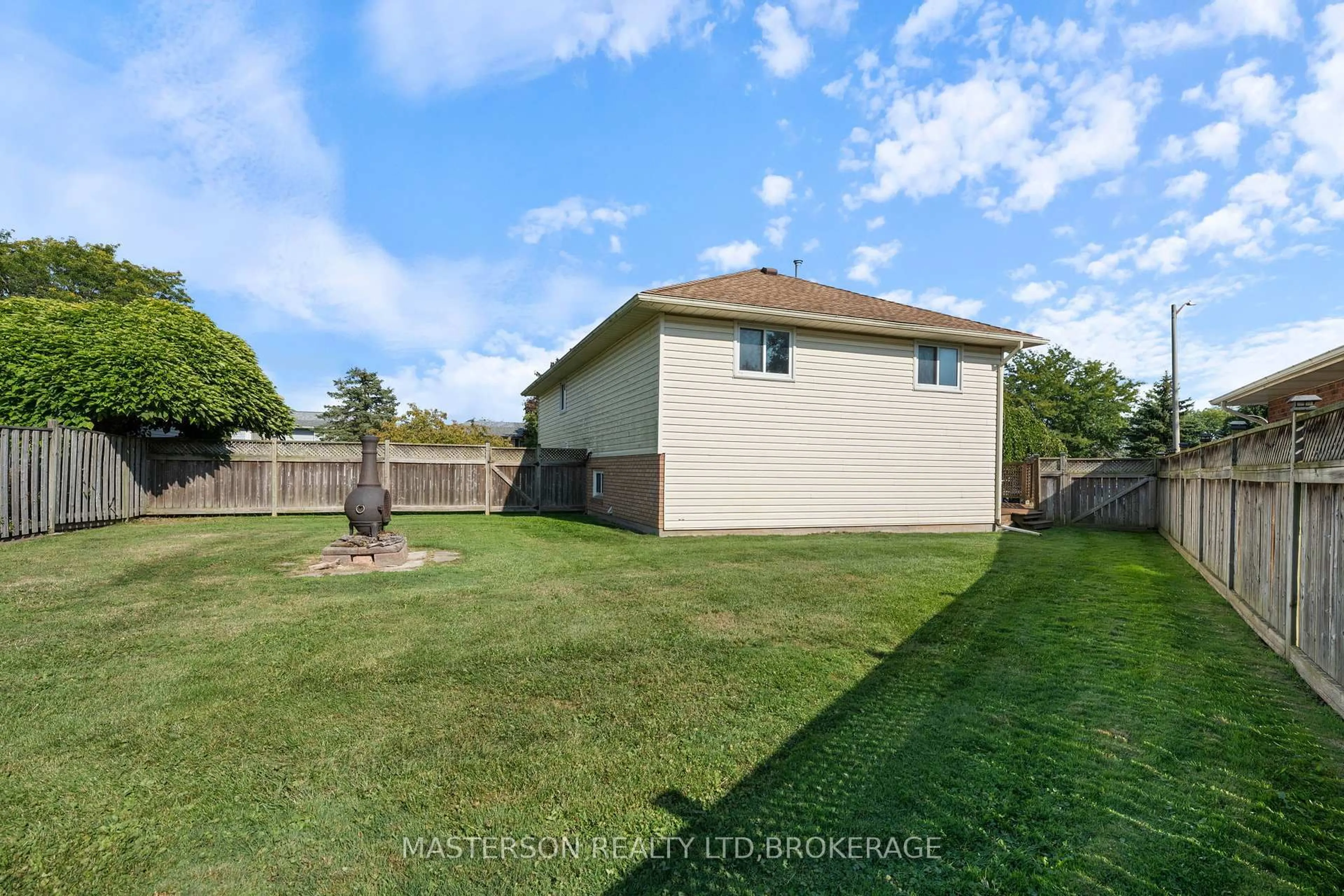 A pic from outside/outdoor area/front of a property/back of a property/a pic from drone, water/lake/river/ocean view for 1 Cabot Crt, Haldimand Ontario N0A 1J0