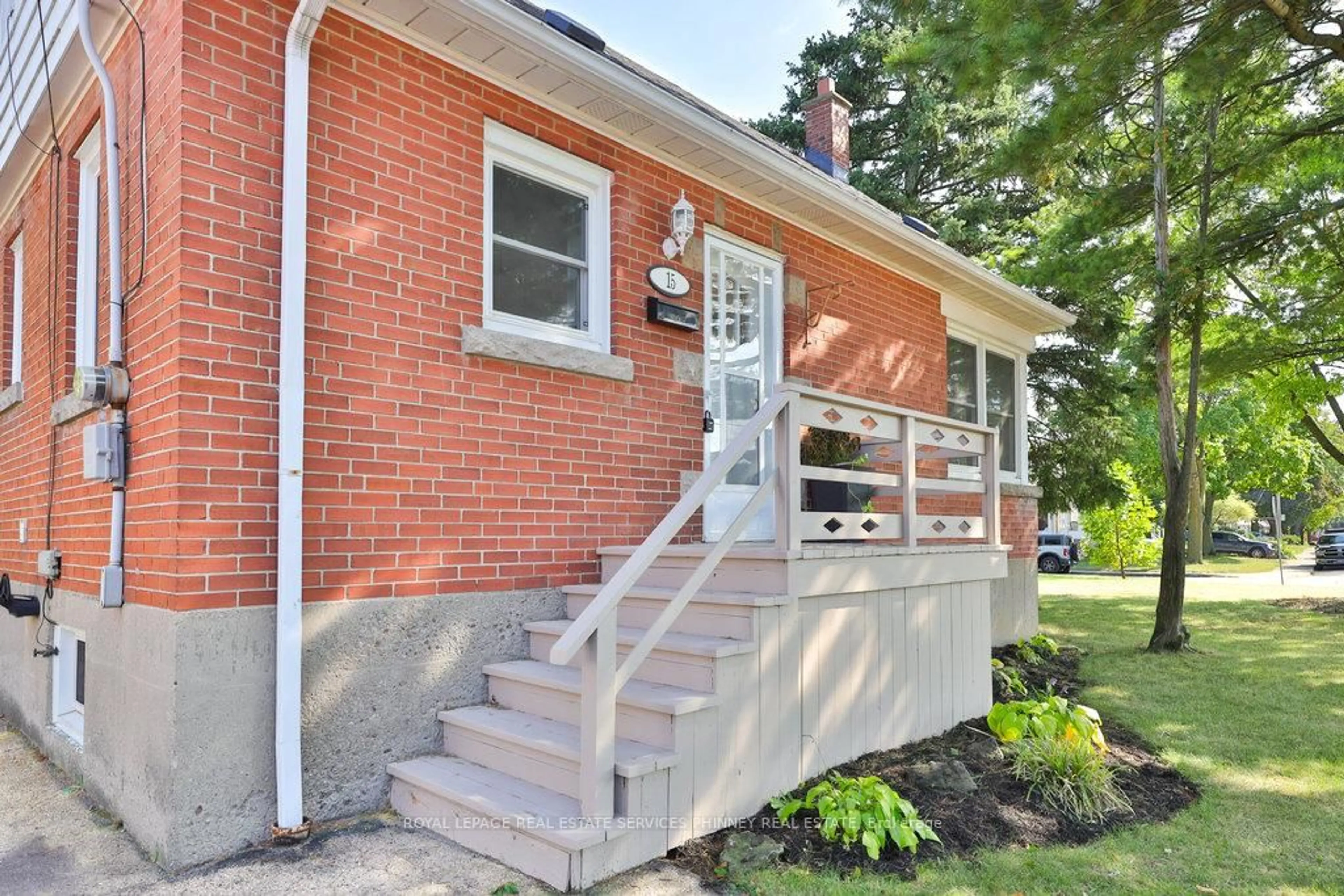 Home with brick exterior material, street for 15 East 41st St, Hamilton Ontario L8T 2Z3