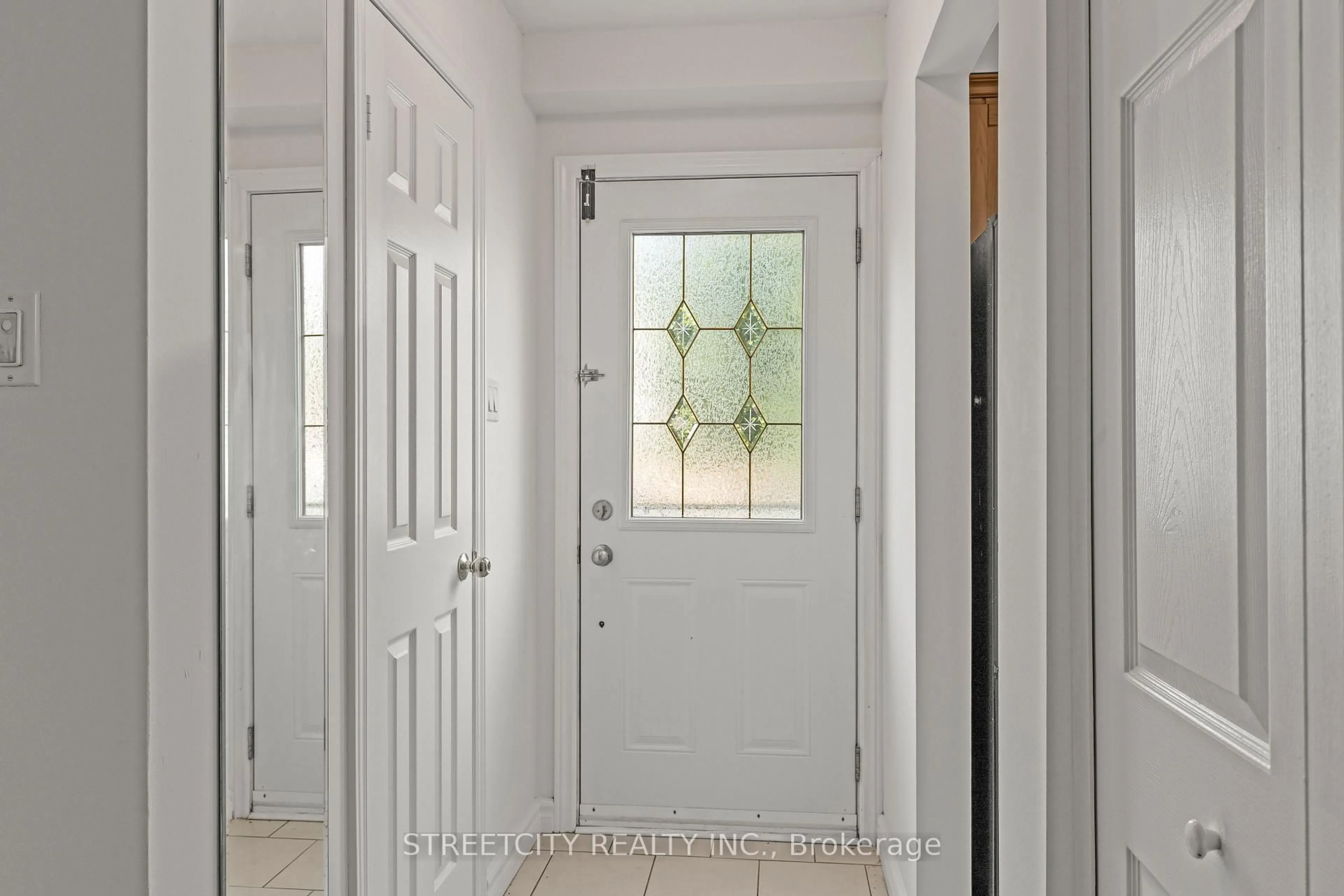 Indoor entryway for 230 Clarke Rd #76, London East Ontario N5W 5P5
